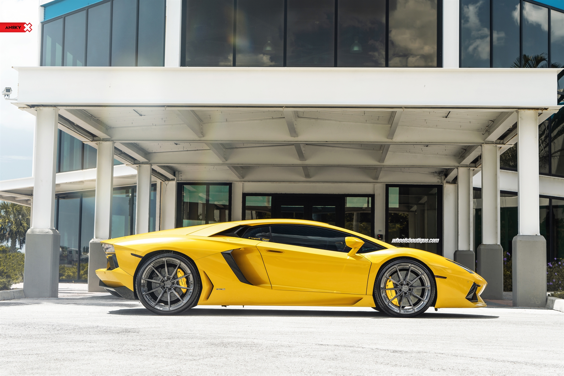 Lamborghini Aventador |  | on ANRKY AN28 | Brushed Dark Clear
