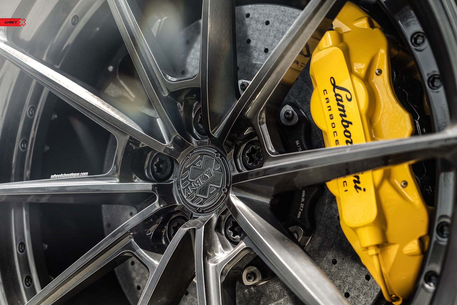 Lamborghini Aventador |  | on ANRKY AN28 | Brushed Dark Clear
