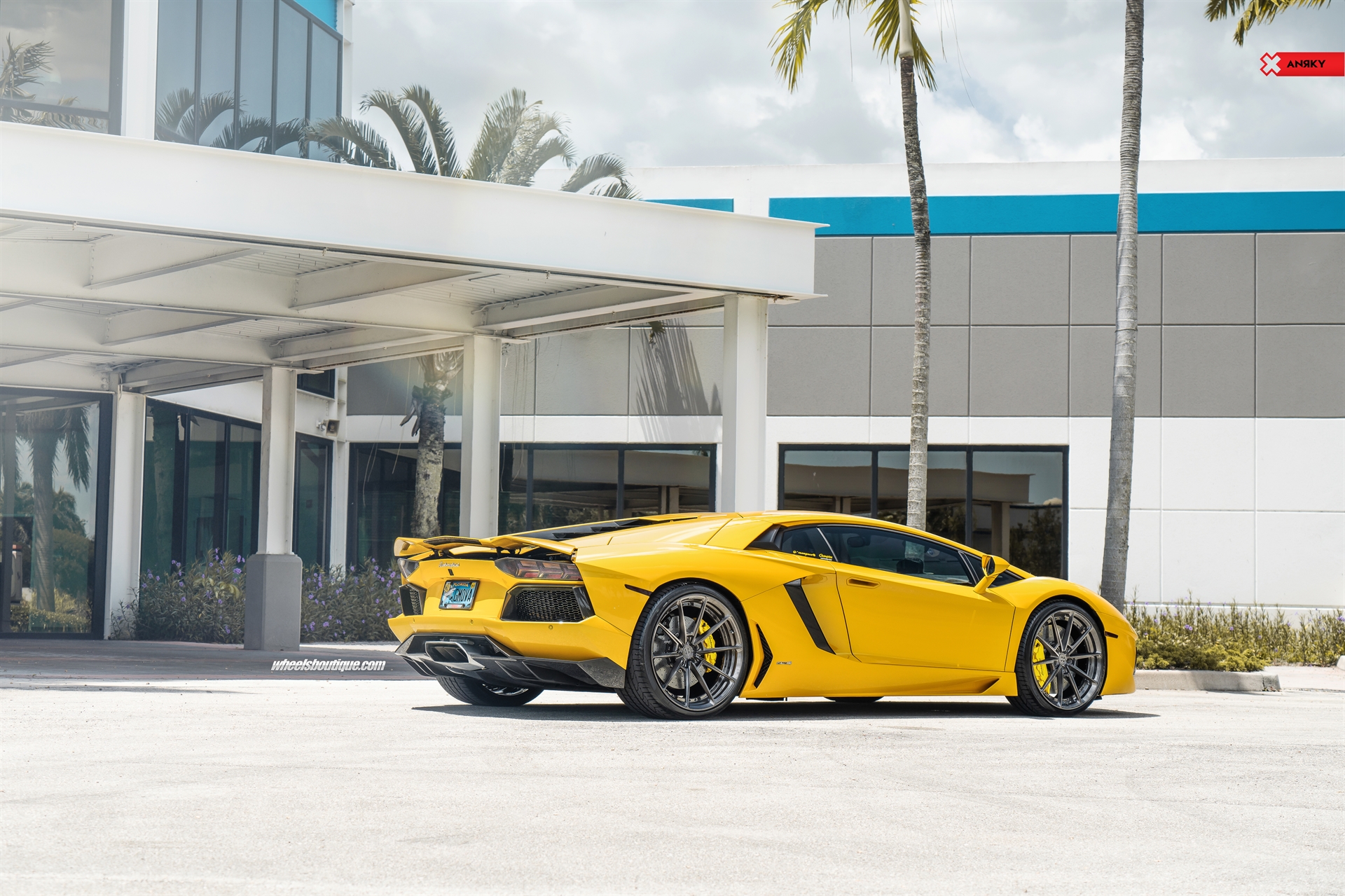 Lamborghini Aventador |  | on ANRKY AN28 | Brushed Dark Clear
