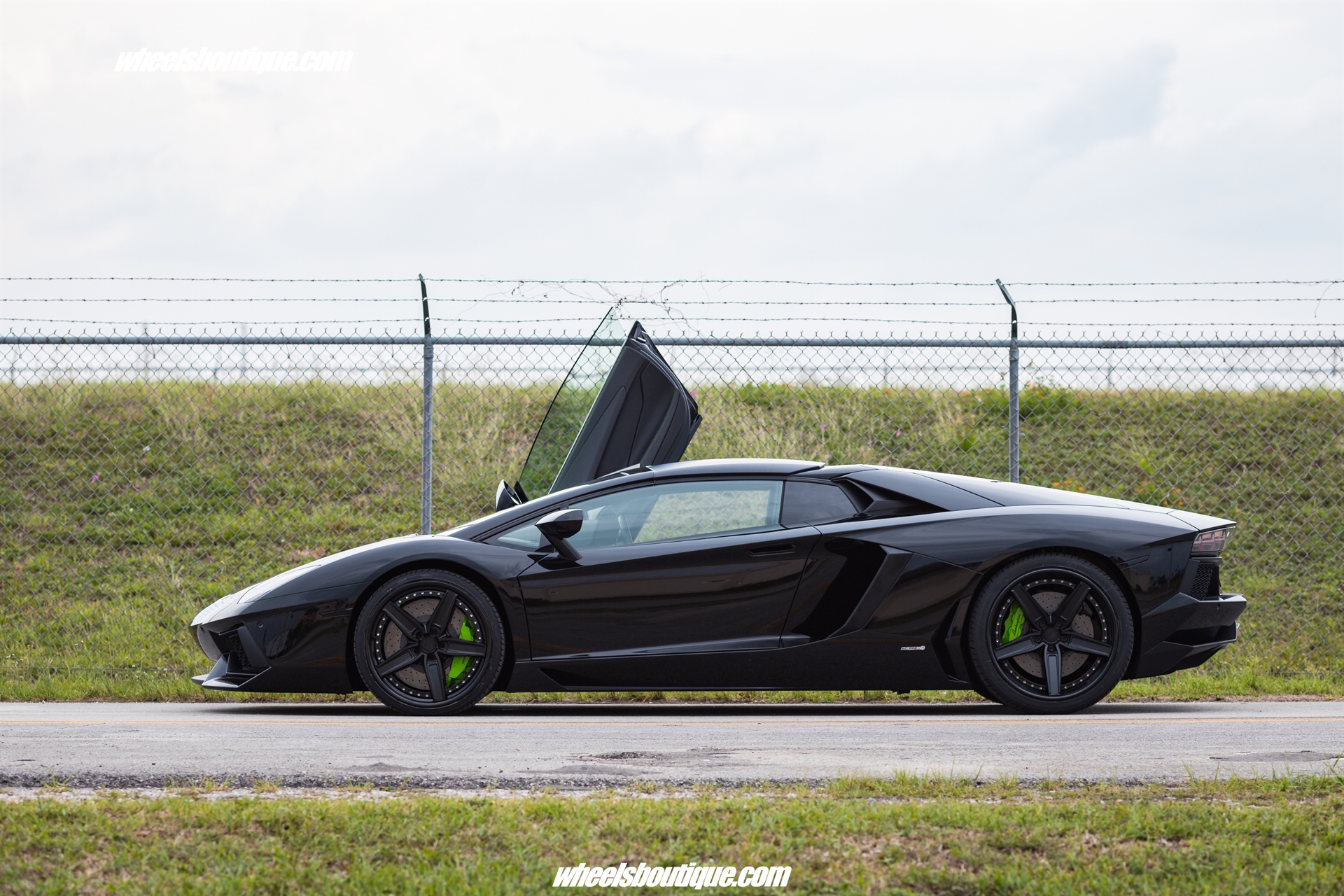 Lamborghini Aventador | | on ANRKY AN35 | Satin Black