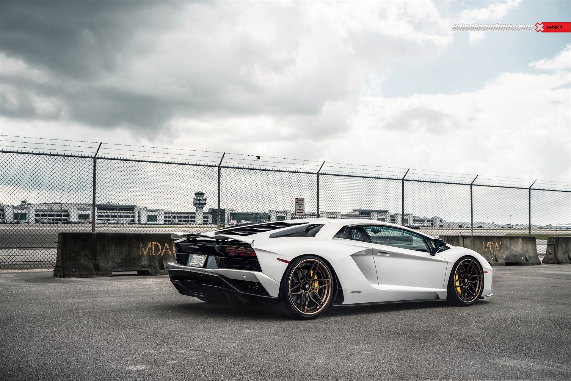 Lamborghini Aventador S | | on ANRKY AN36 | Satin Bronze