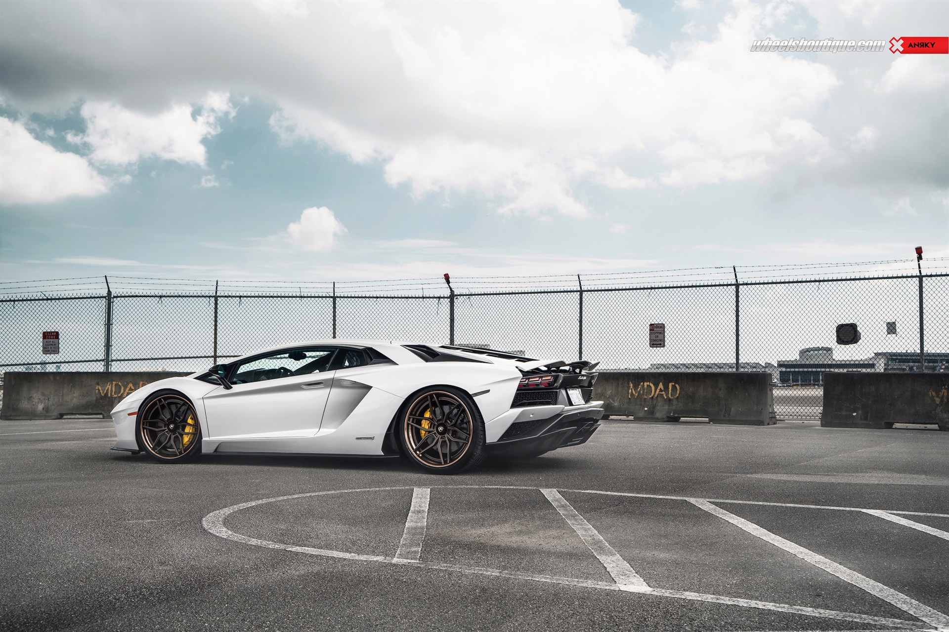 Lamborghini Aventador S | | on ANRKY AN36 | Satin Bronze