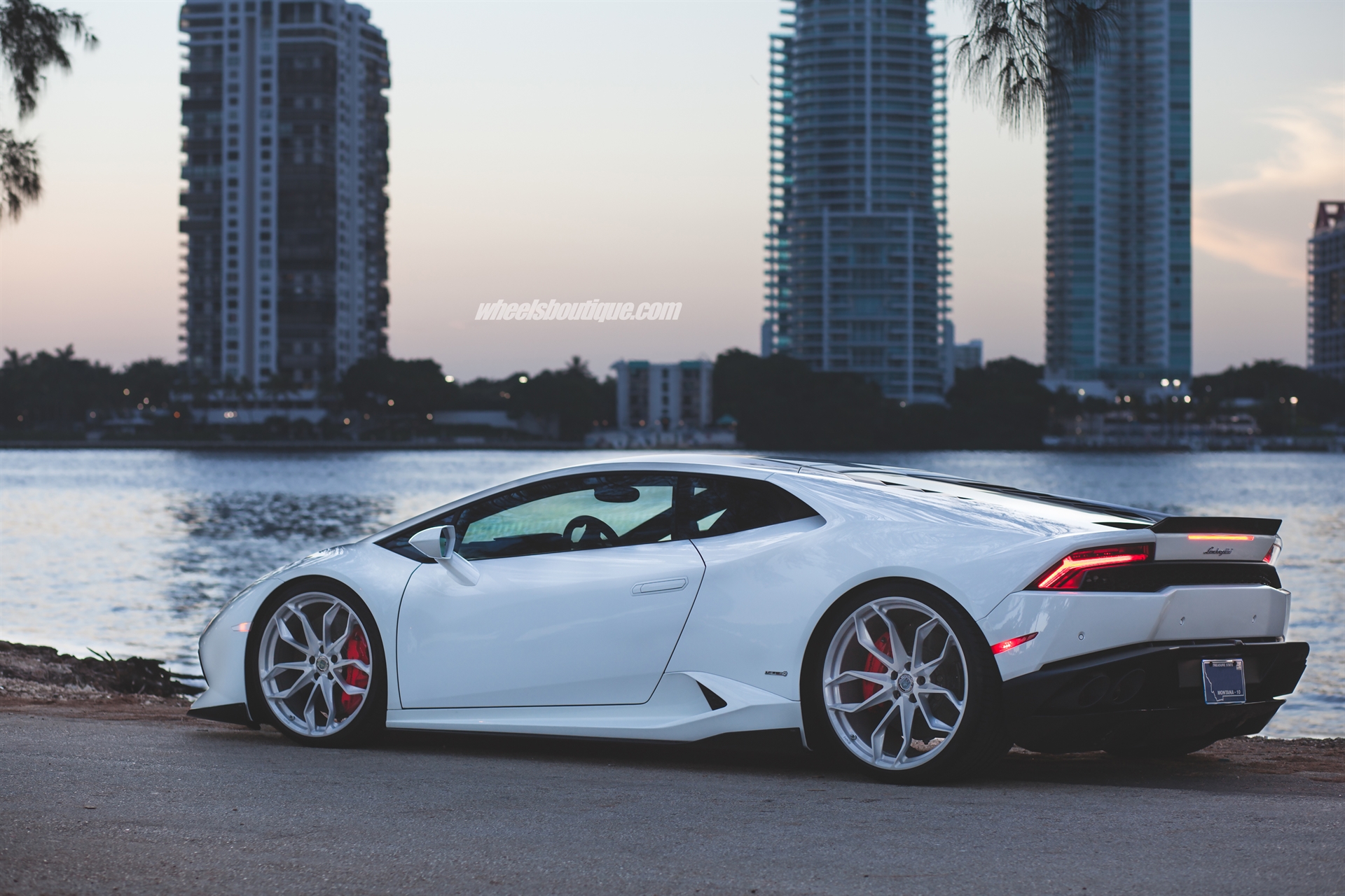 Lamborghini Huracan | | on HRE P201 | Gloss White