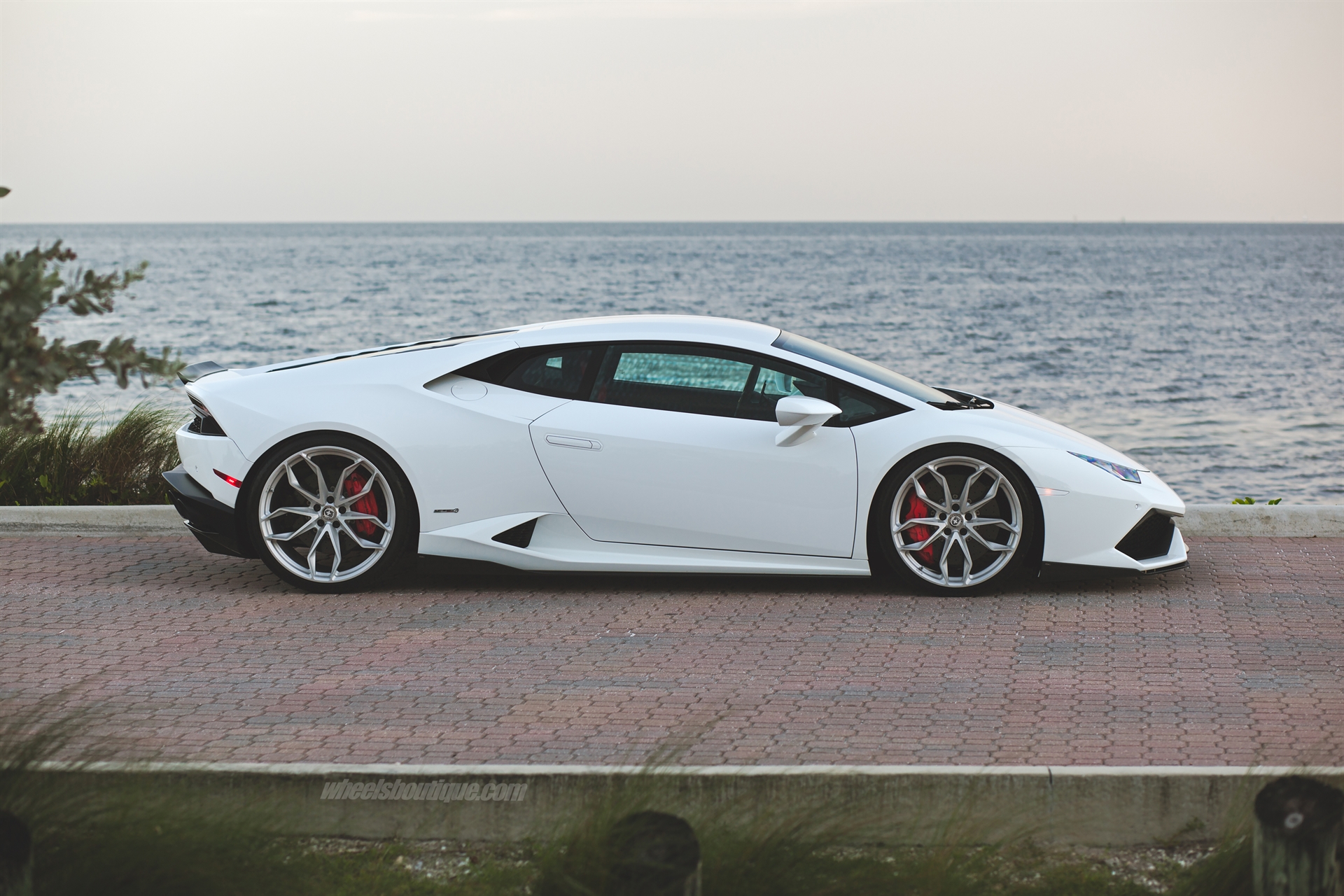 Lamborghini Huracan | | on HRE P201 | Gloss White