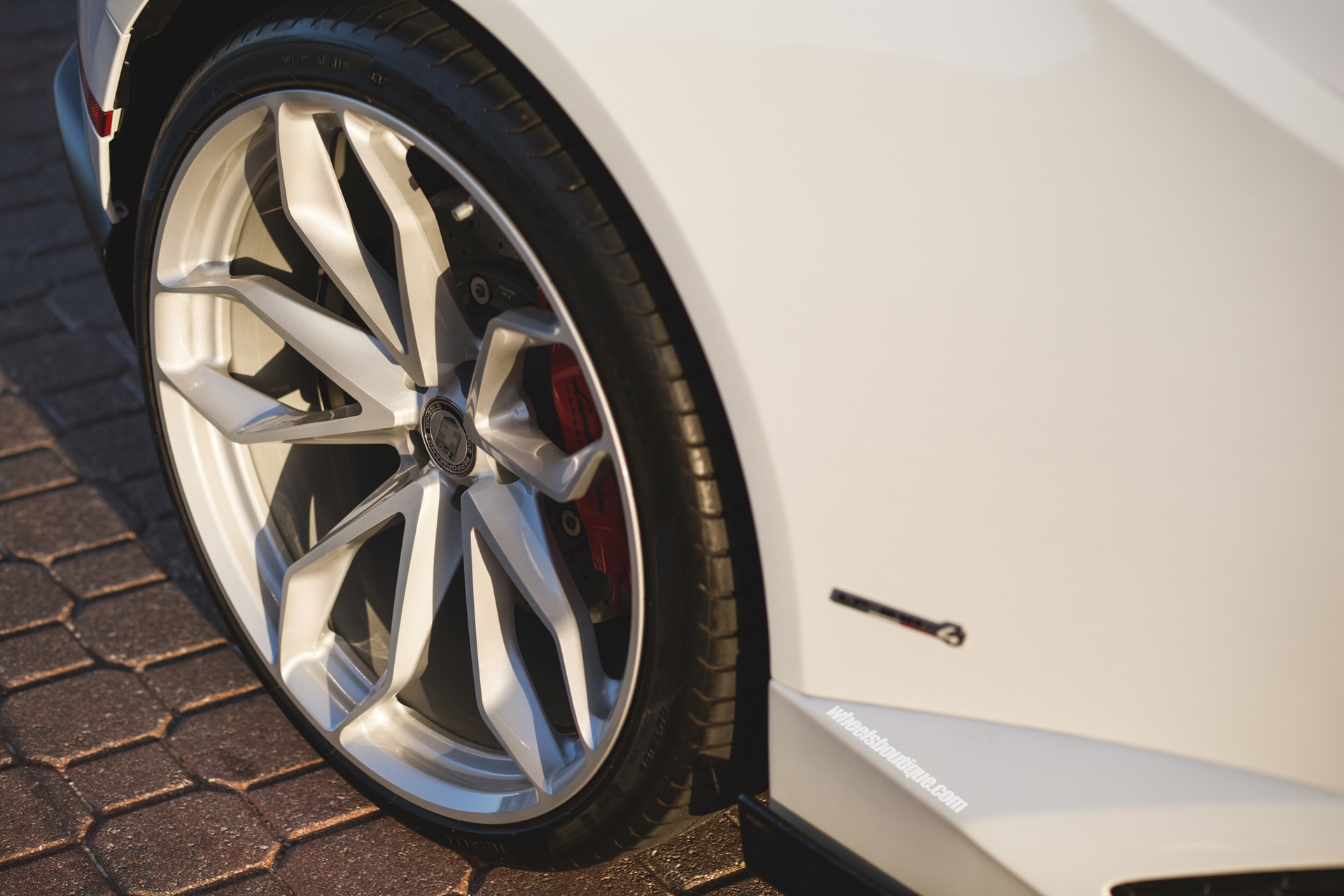 Lamborghini Huracan | | on HRE P201 | Gloss White