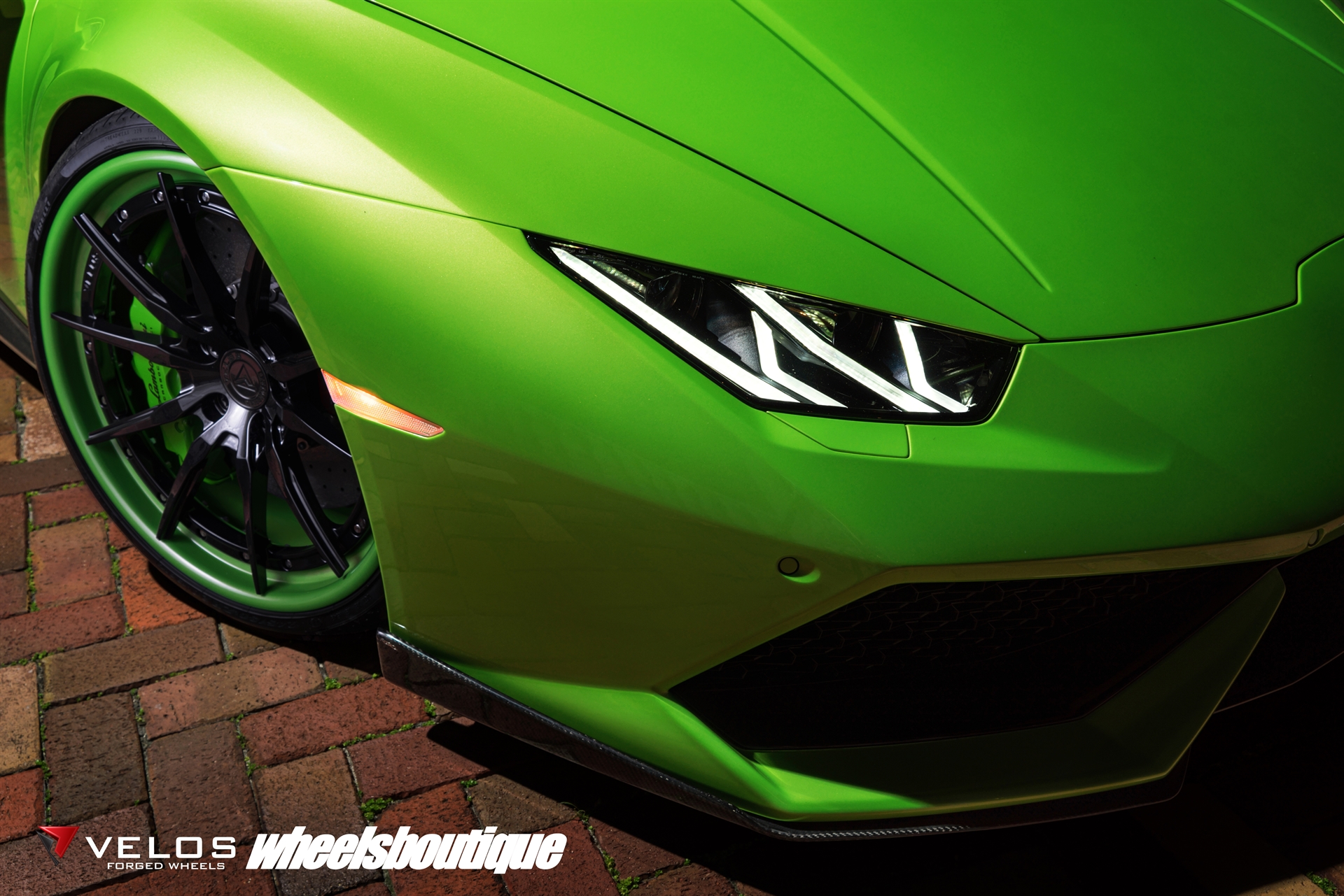 Lamborghini Huracan | Verde Ithaca | on Velos S10 | Satin Black