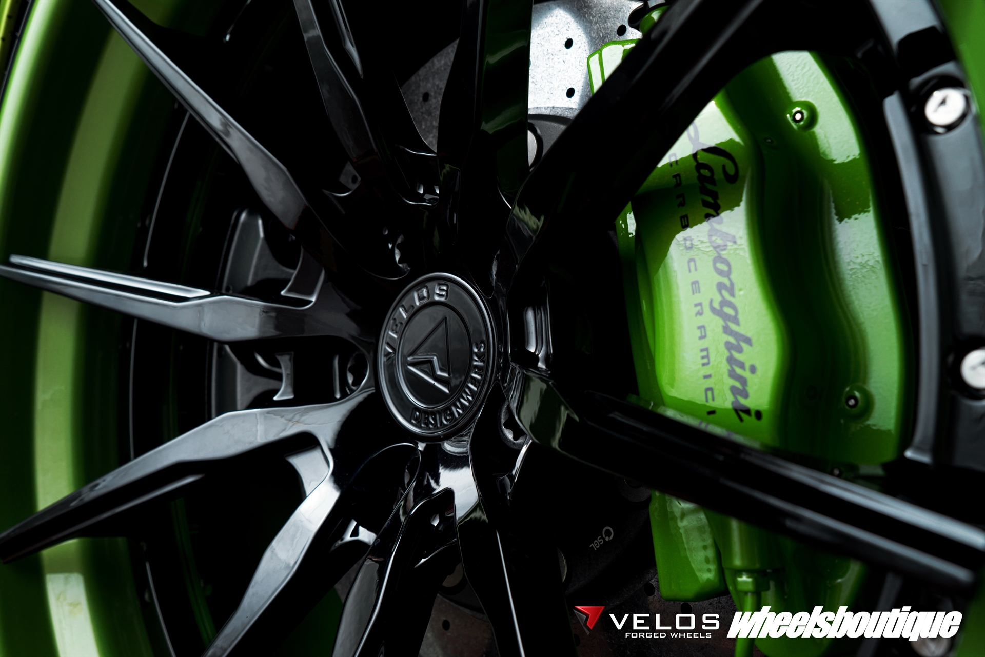Lamborghini Huracan | Verde Ithaca | on Velos S10 | Satin Black