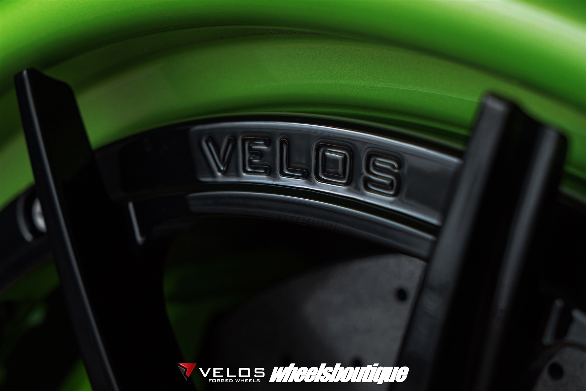Lamborghini Huracan | Verde Ithaca | on Velos S10 | Satin Black