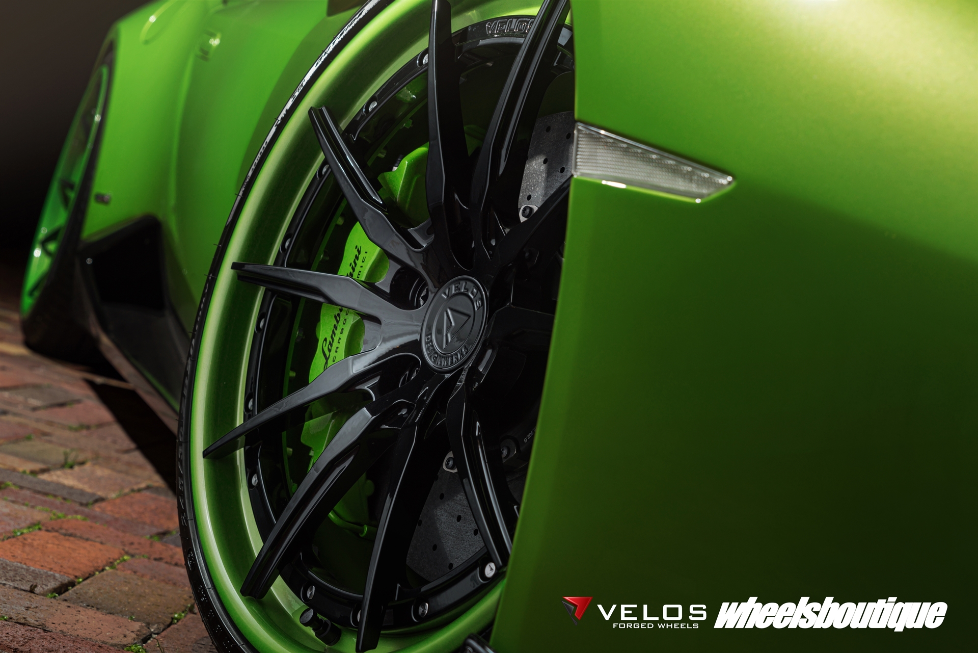 Lamborghini Huracan | Verde Ithaca | on Velos S10 | Satin Black