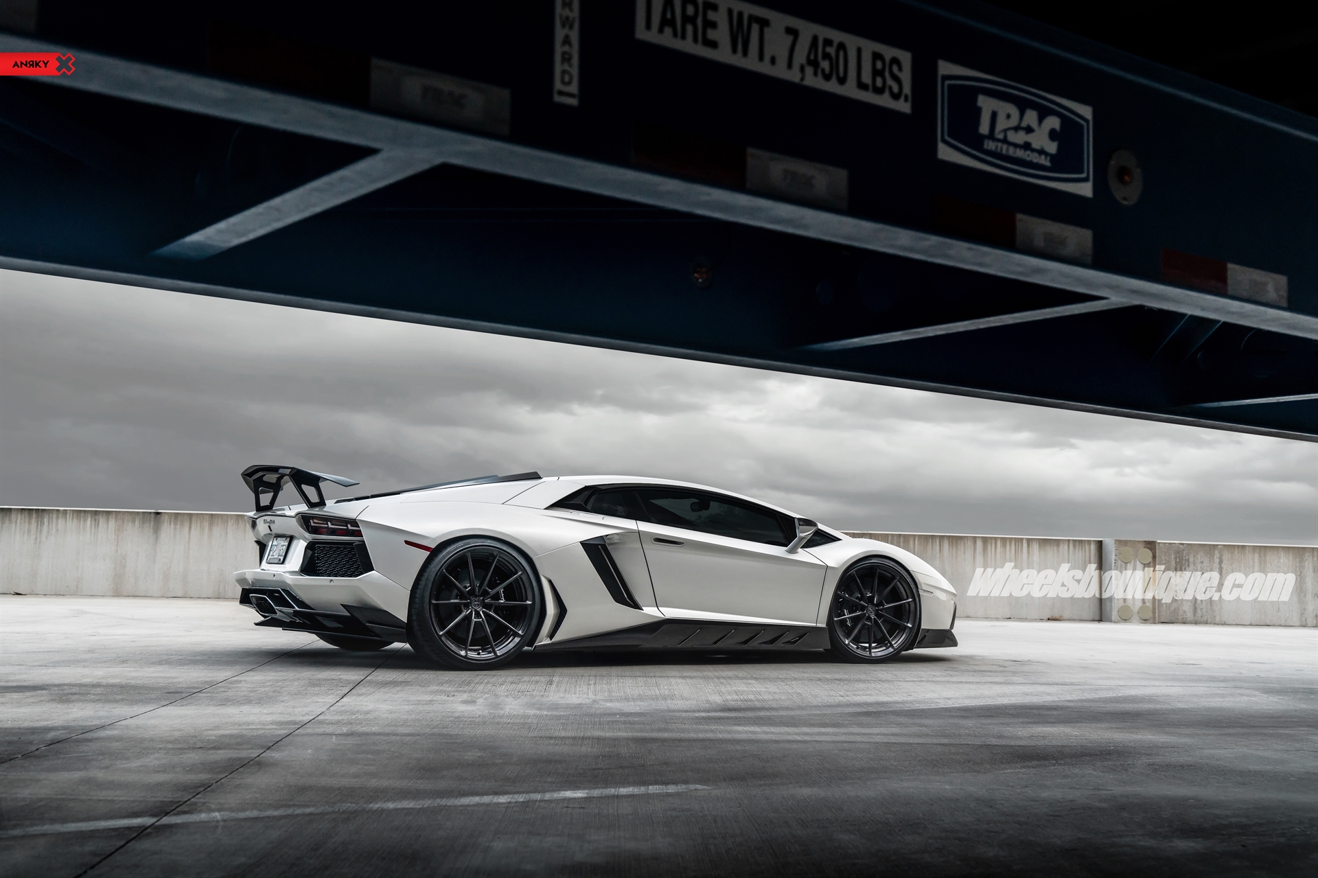 Novitec: Aventador | on ANRKY AN28 | Brushed Black