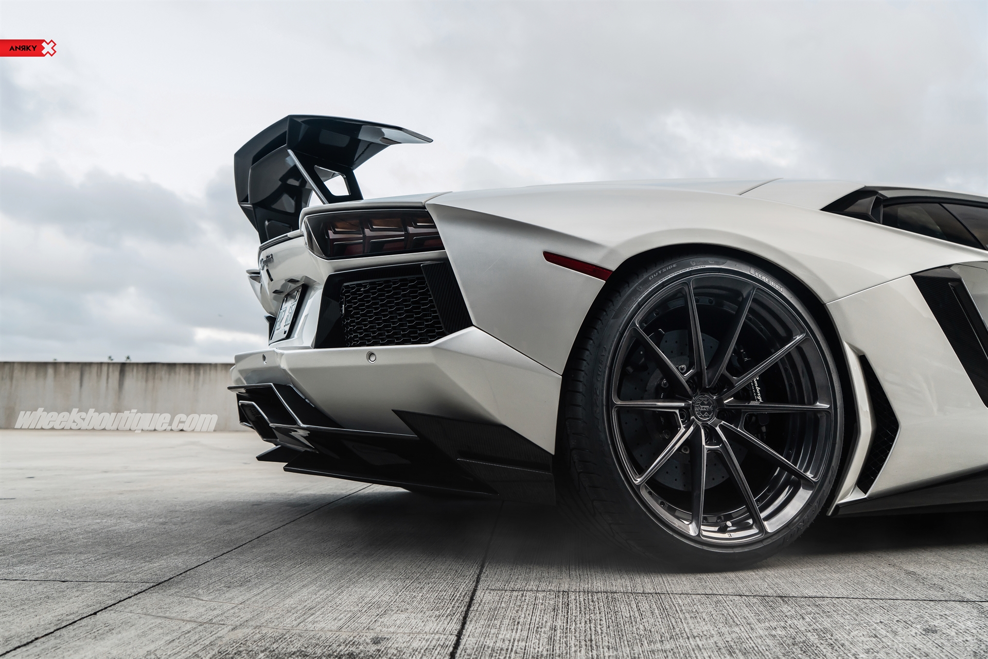 Novitec: Aventador | on ANRKY AN28 | Brushed Black