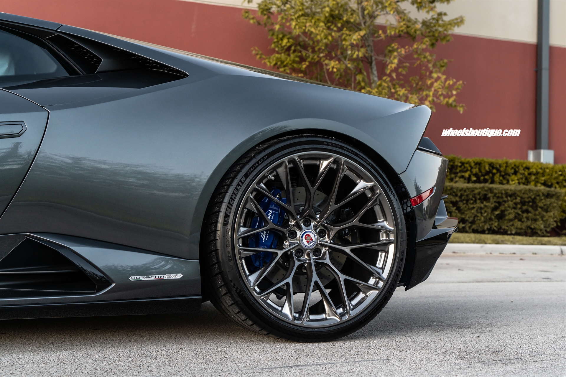 Lamborghini Huracan EVO | | on HRE P200 | Polished Dark Clear