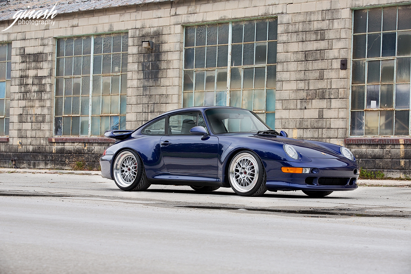 PORSCHE 993 C4S ON BBS E88