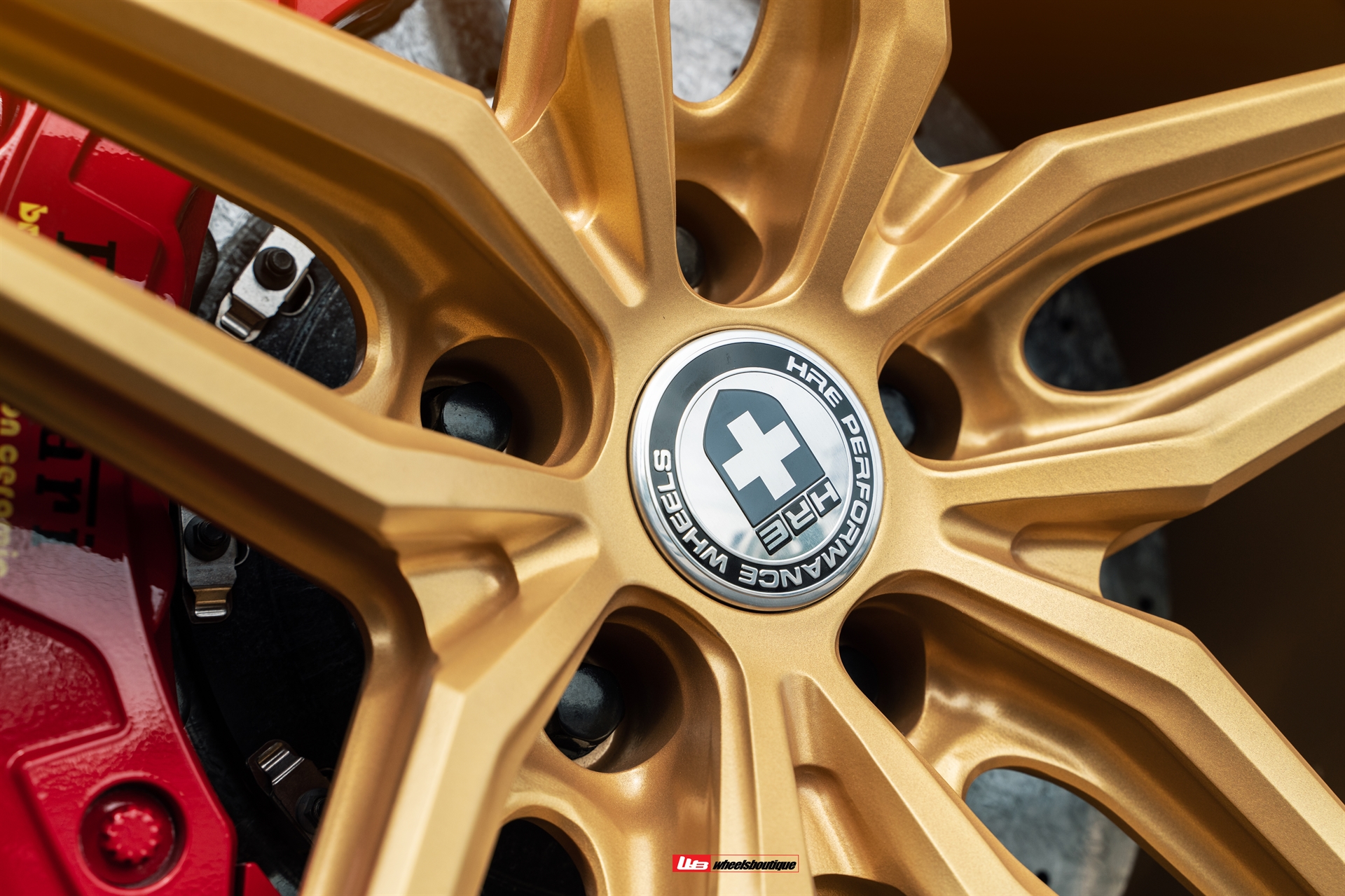 Ferrari 488 Spider | Rosso Corza | on HRE P107SC | Frozen Polished Gold