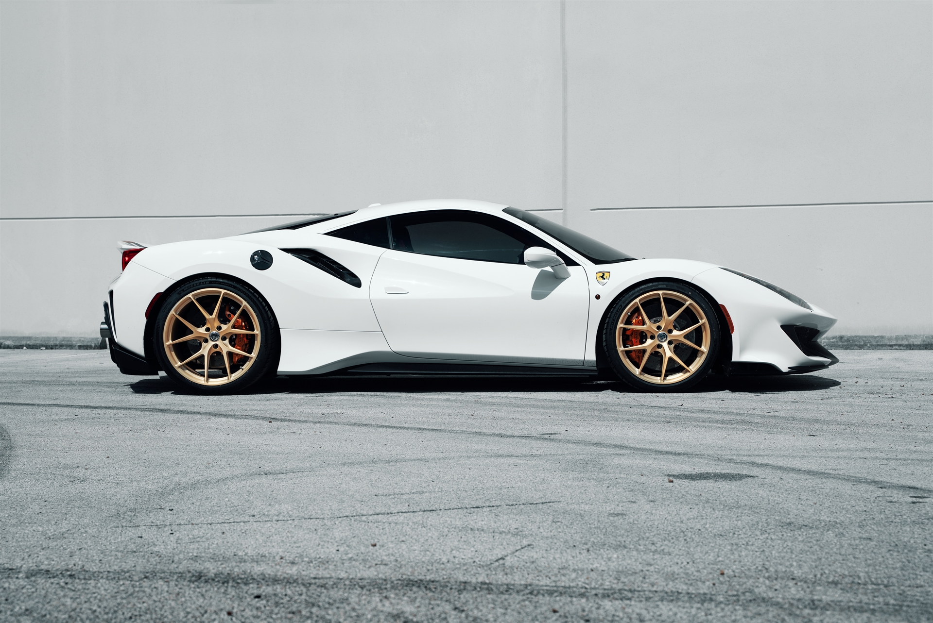 Ferrari 488 Pista | Bianco Avus | on HRE P101 | Frozen Brushed  Gold