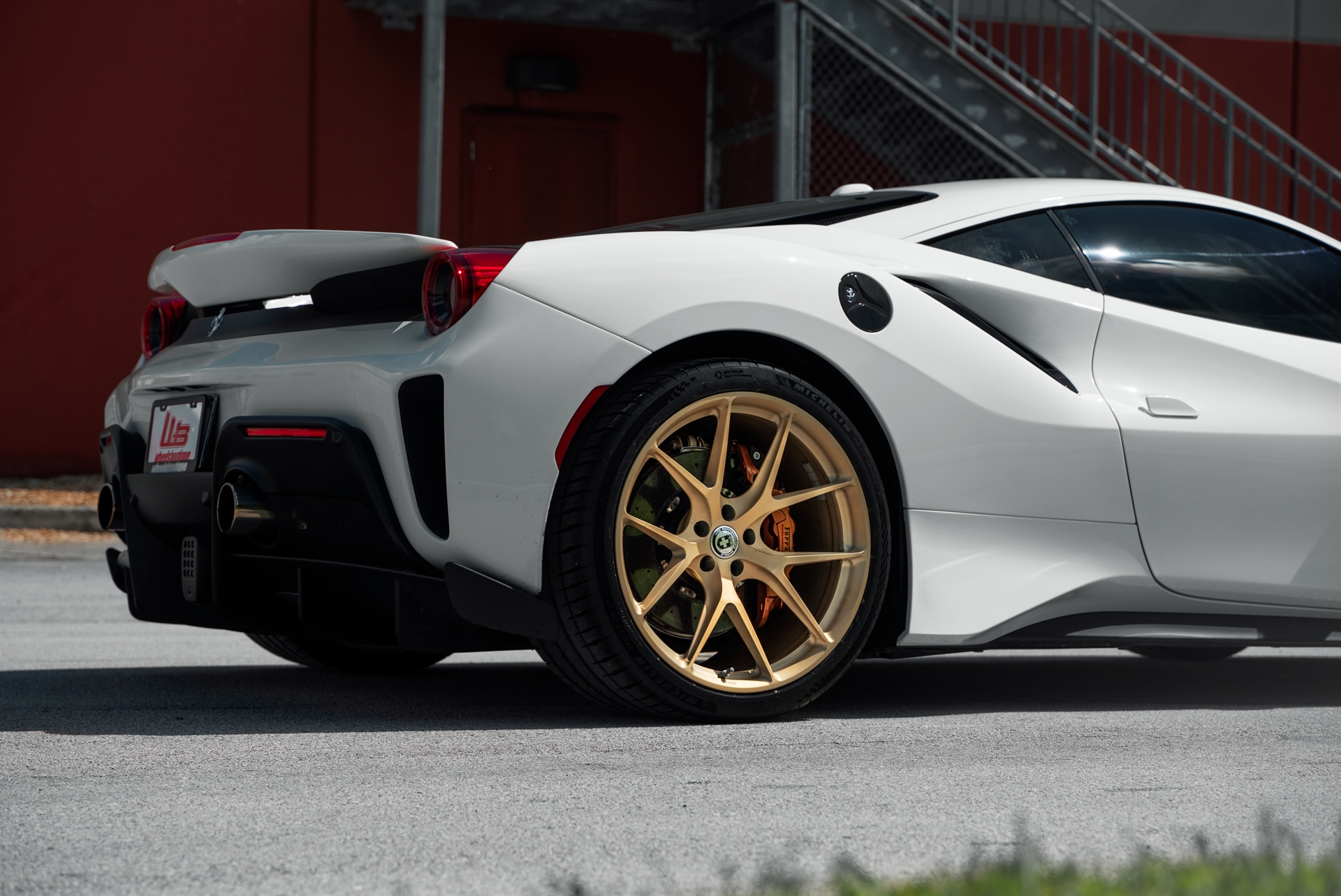 Ferrari 488 Pista | Bianco Avus | on HRE P101 | Frozen Brushed  Gold