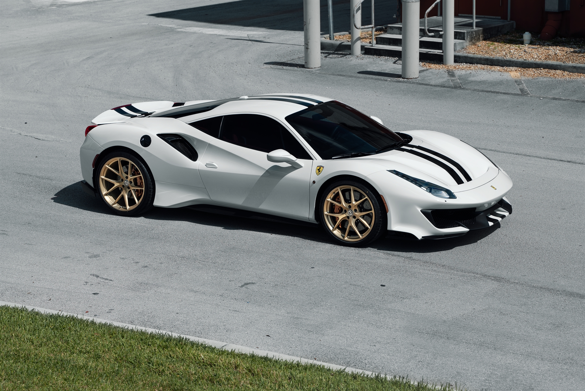 Ferrari 488 Pista | Bianco Avus | on HRE P101 | Frozen Brushed  Gold