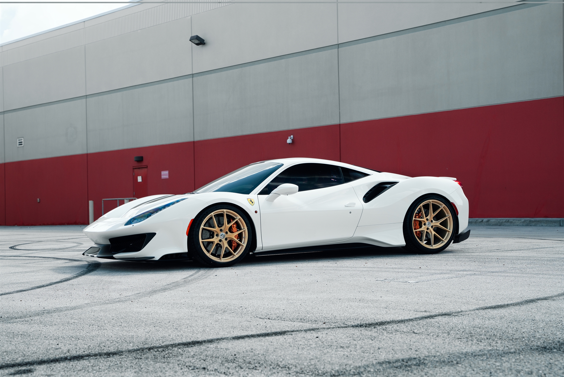 Ferrari 488 Pista | Bianco Avus | on HRE P101 | Frozen Brushed  Gold