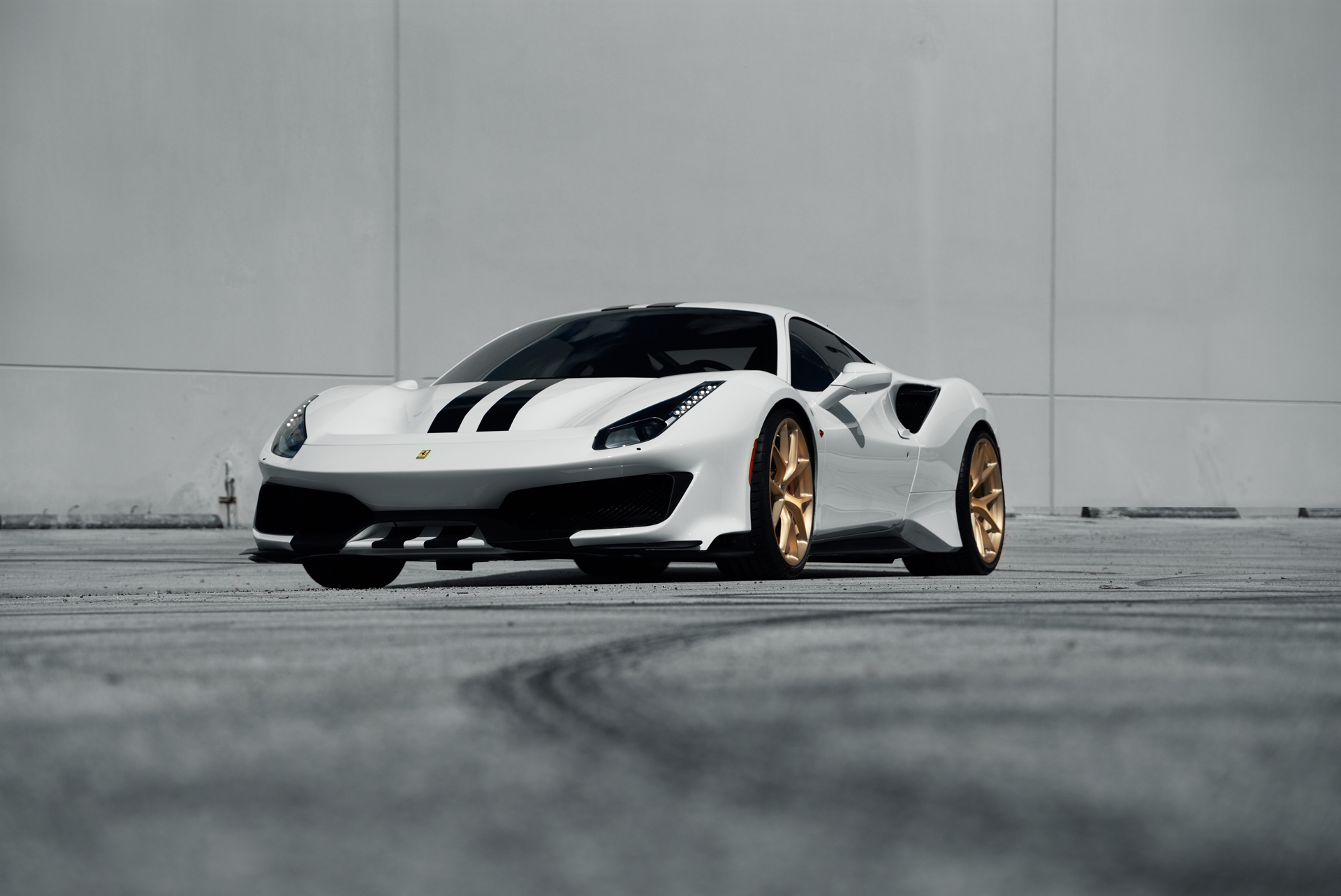 Ferrari 488 Pista | Bianco Avus | on HRE P101 | Frozen Brushed  Gold