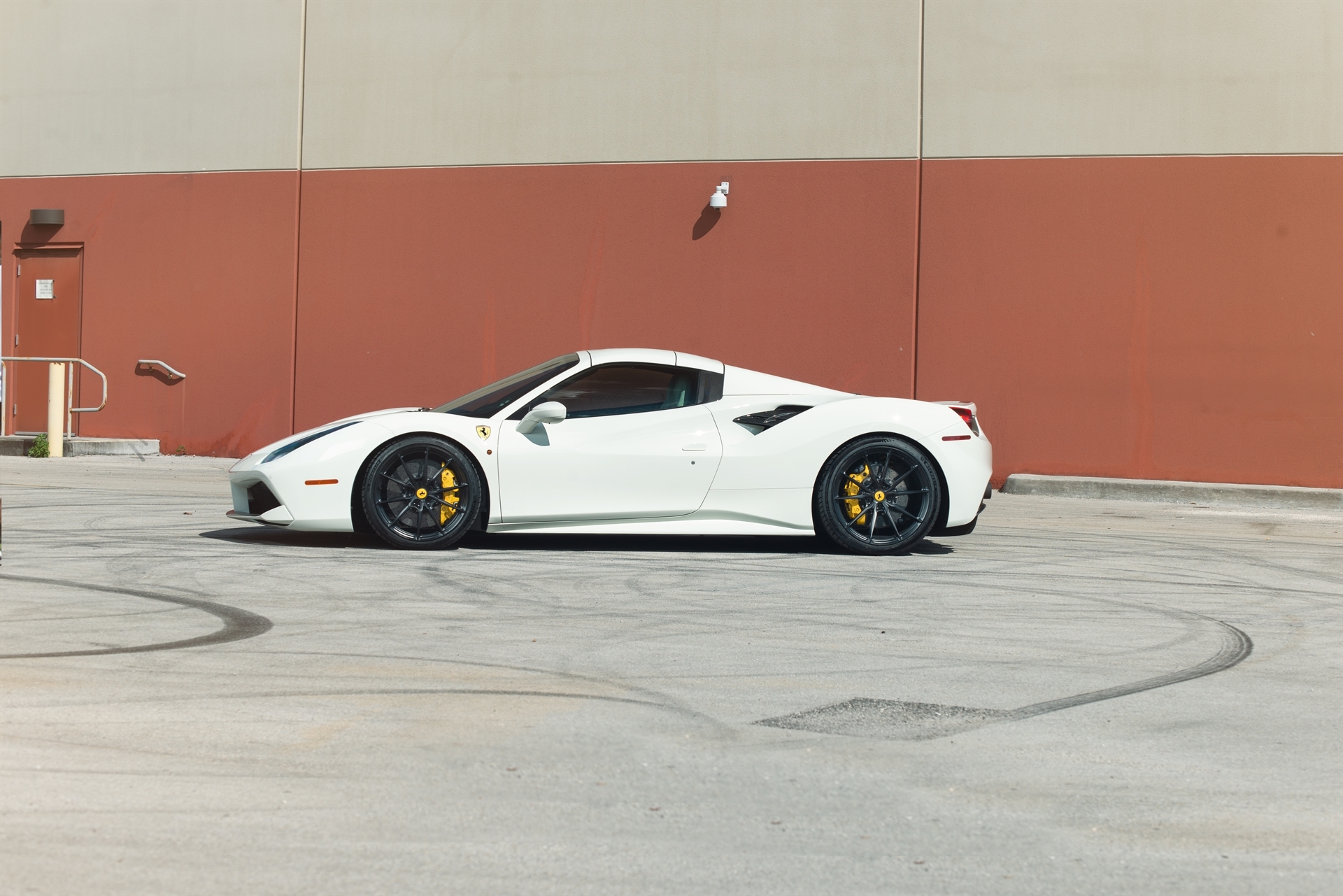 Ferrari 488 Spider | Bianco Avus | on HRE P104SC | Satin Black