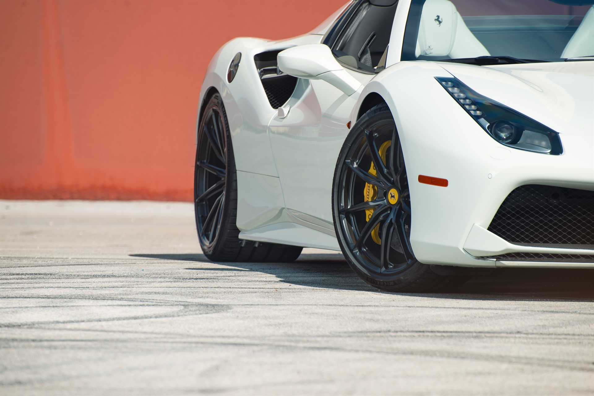 Ferrari 488 Spider | Bianco Avus | on HRE P104SC | Satin Black