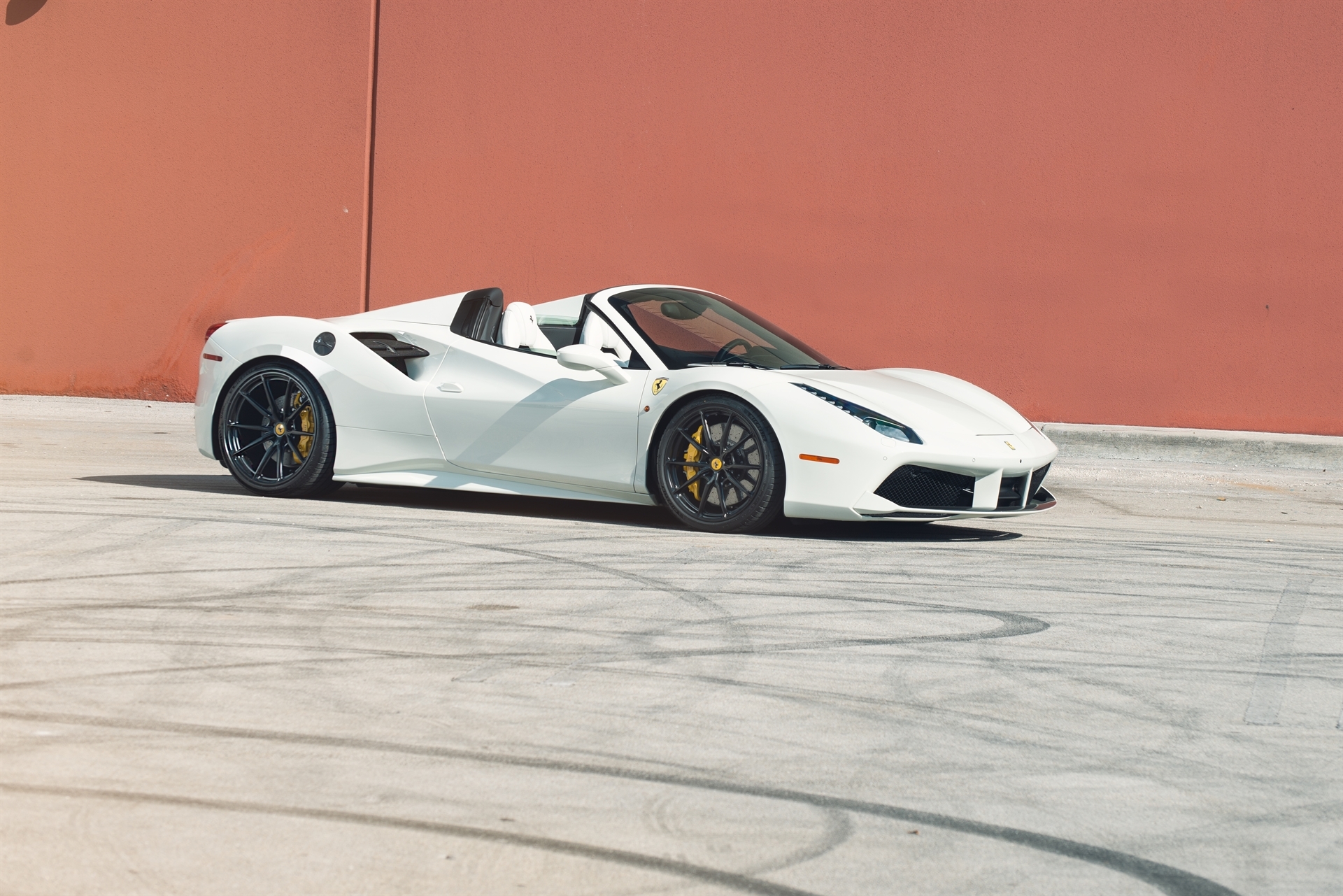 Ferrari 488 Spider | Bianco Avus | on HRE P104SC | Satin Black