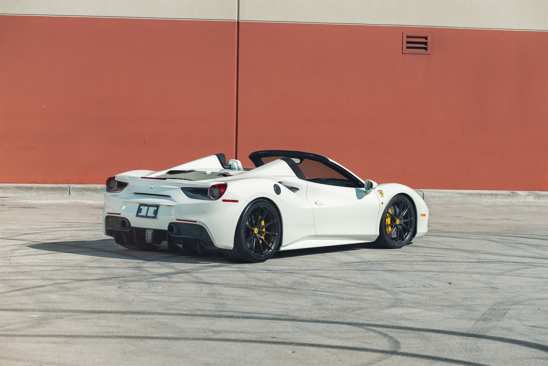 Ferrari 488 Spider | Bianco Avus | on HRE P104SC | Satin Black