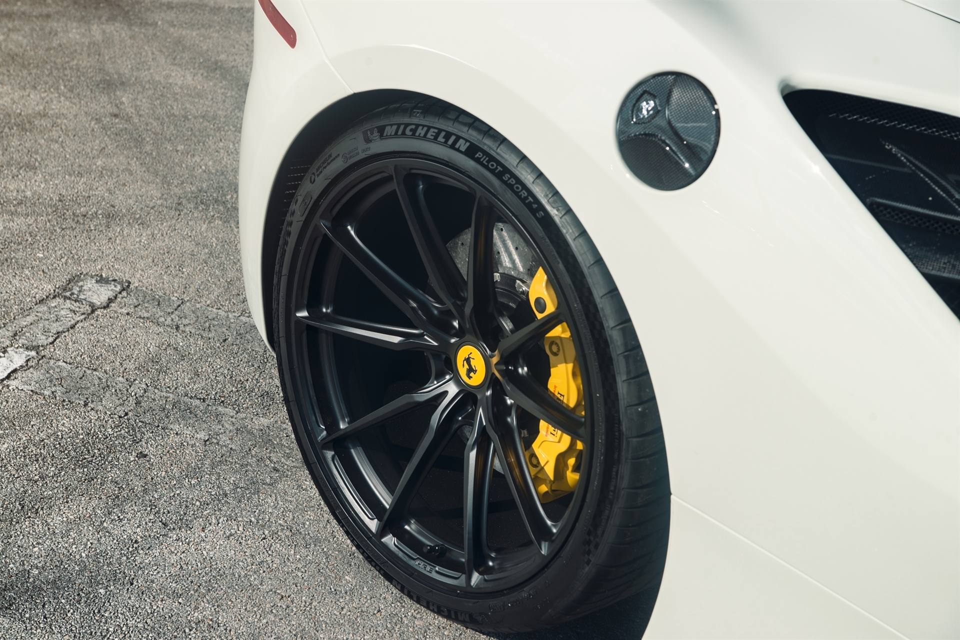 Ferrari 488 Spider | Bianco Avus | on HRE P104SC | Satin Black