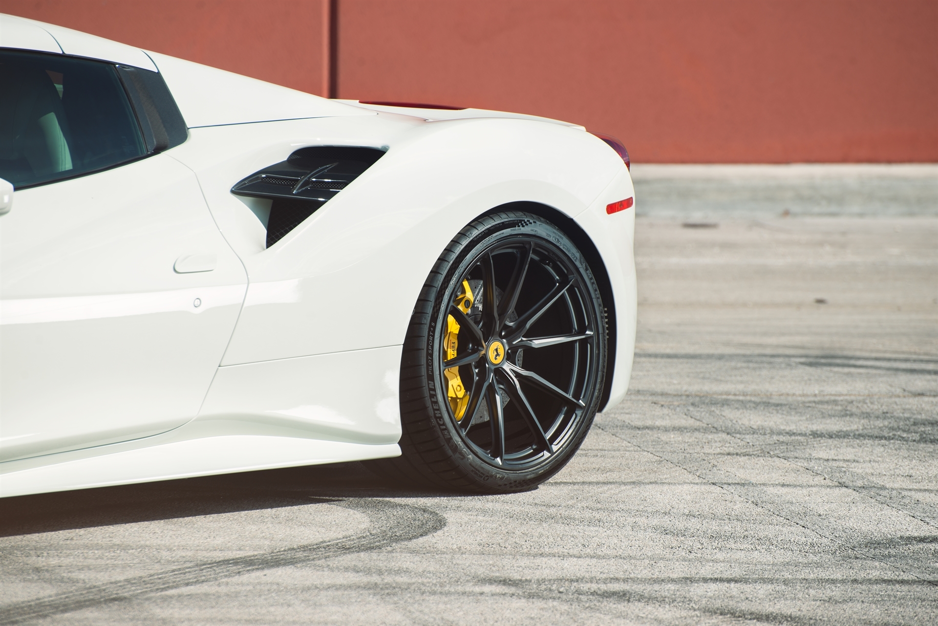 Ferrari 488 Spider | Bianco Avus | on HRE P104SC | Satin Black