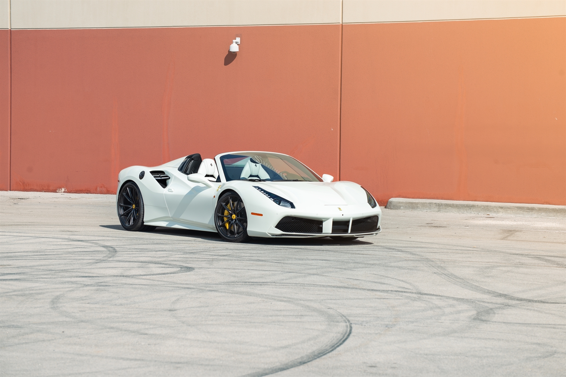 Ferrari 488 Spider | Bianco Avus | on HRE P104SC | Satin Black