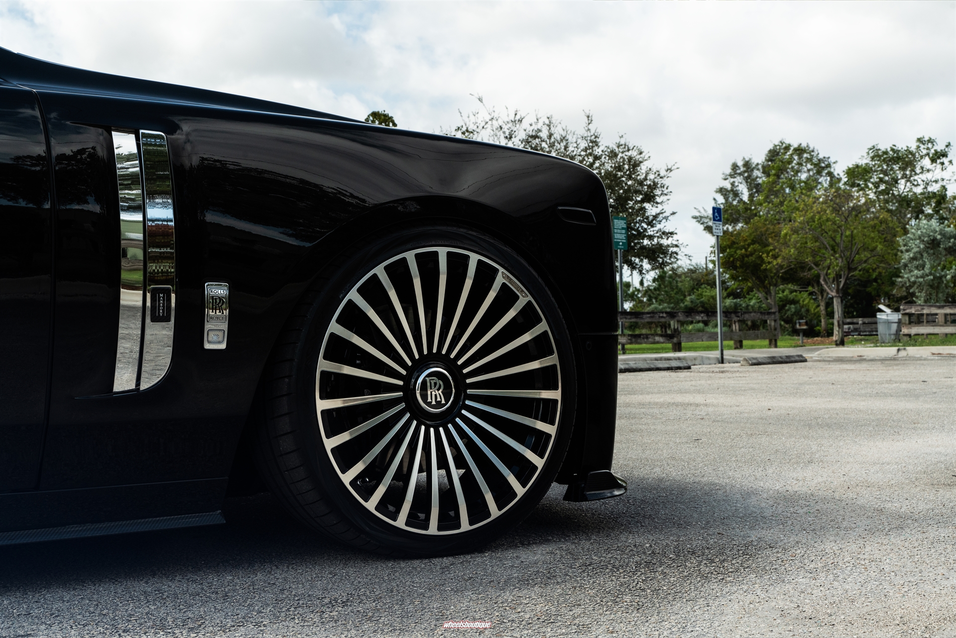 Rolls-Royce Phantom EWB with Mansory Body Kit