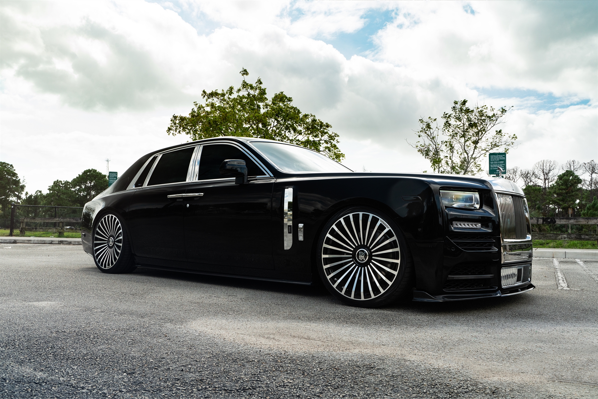 Rolls-Royce Phantom EWB with Mansory Body Kit