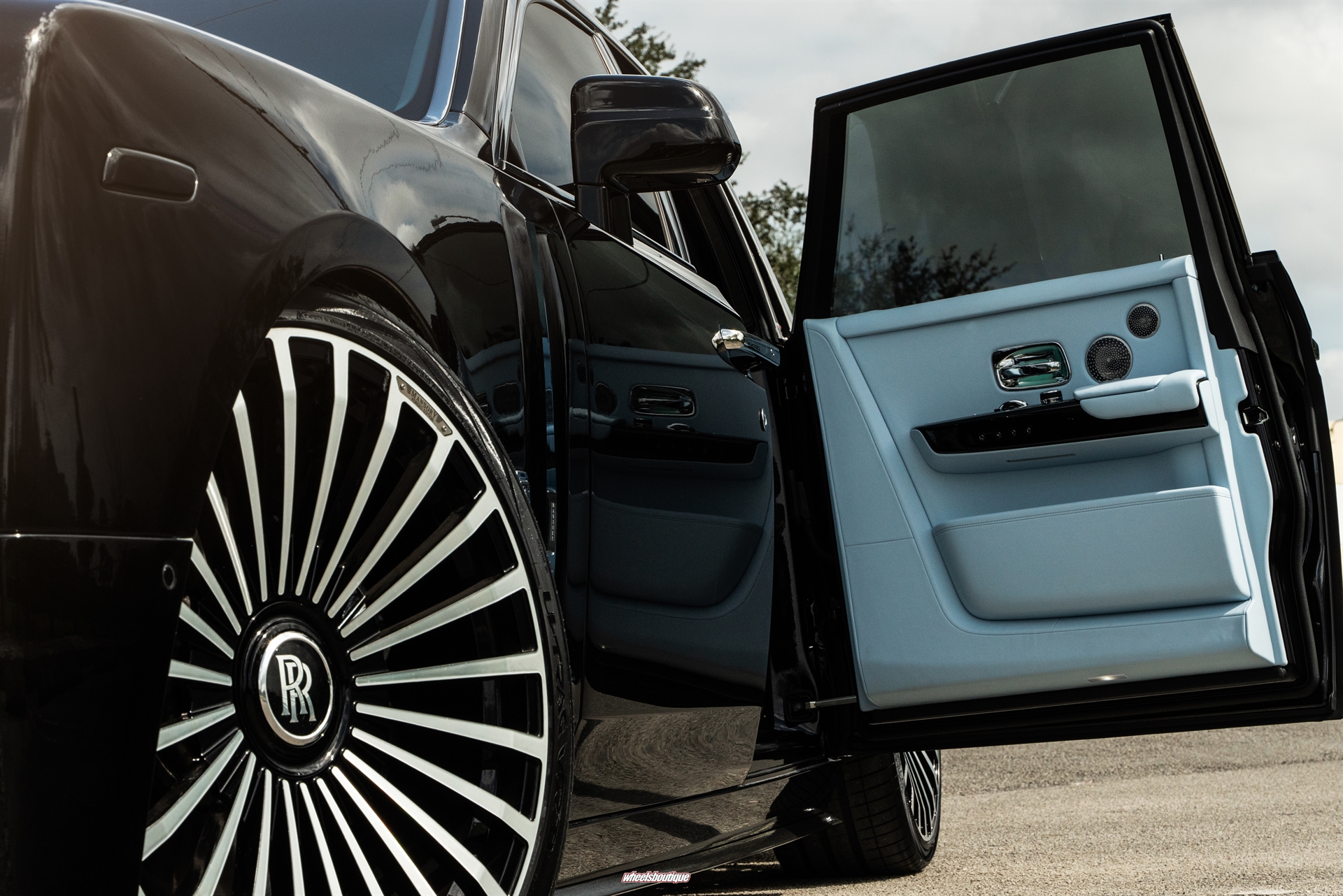 Rolls-Royce Phantom EWB with Mansory Body Kit