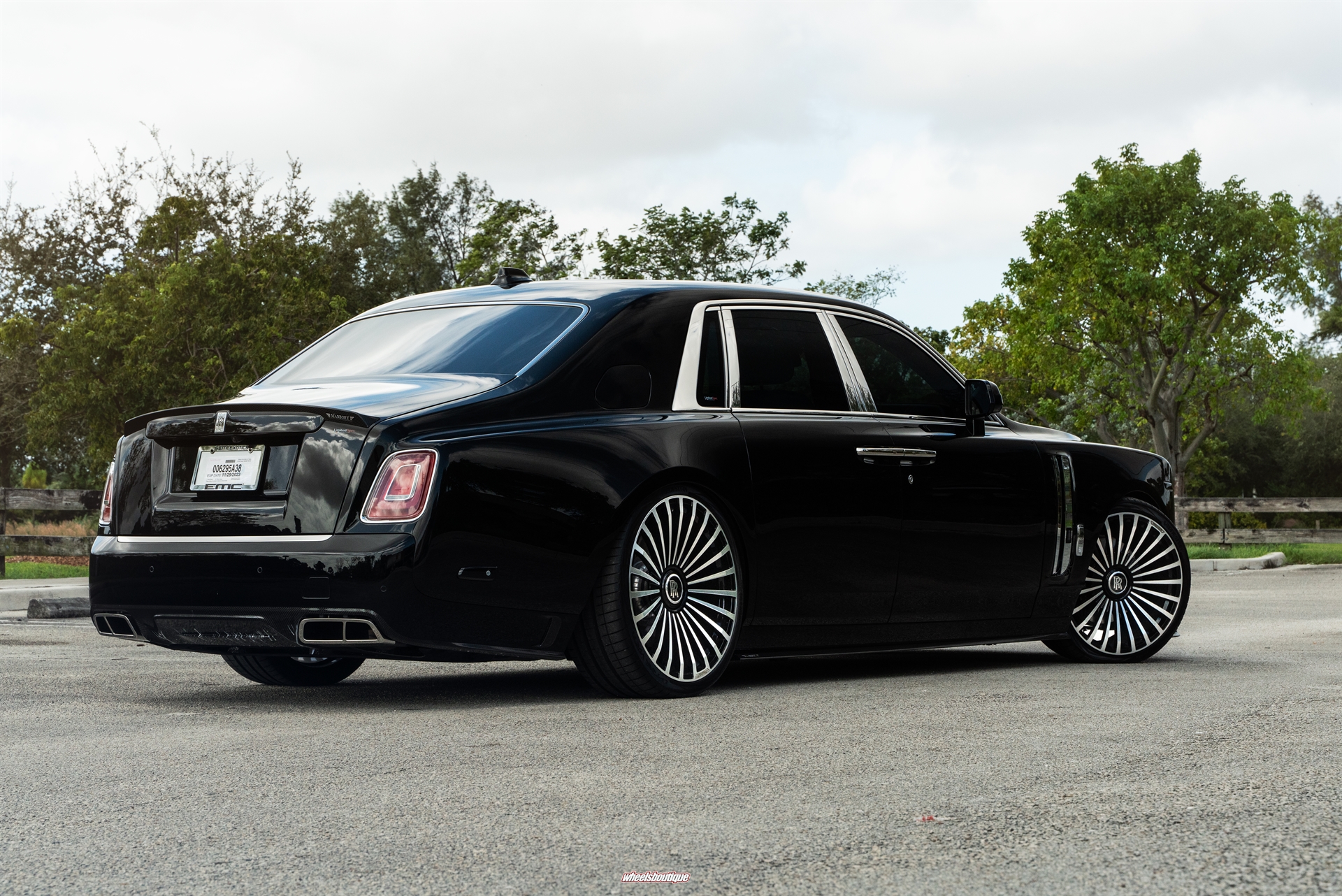 Rolls-Royce Phantom EWB with Mansory Body Kit