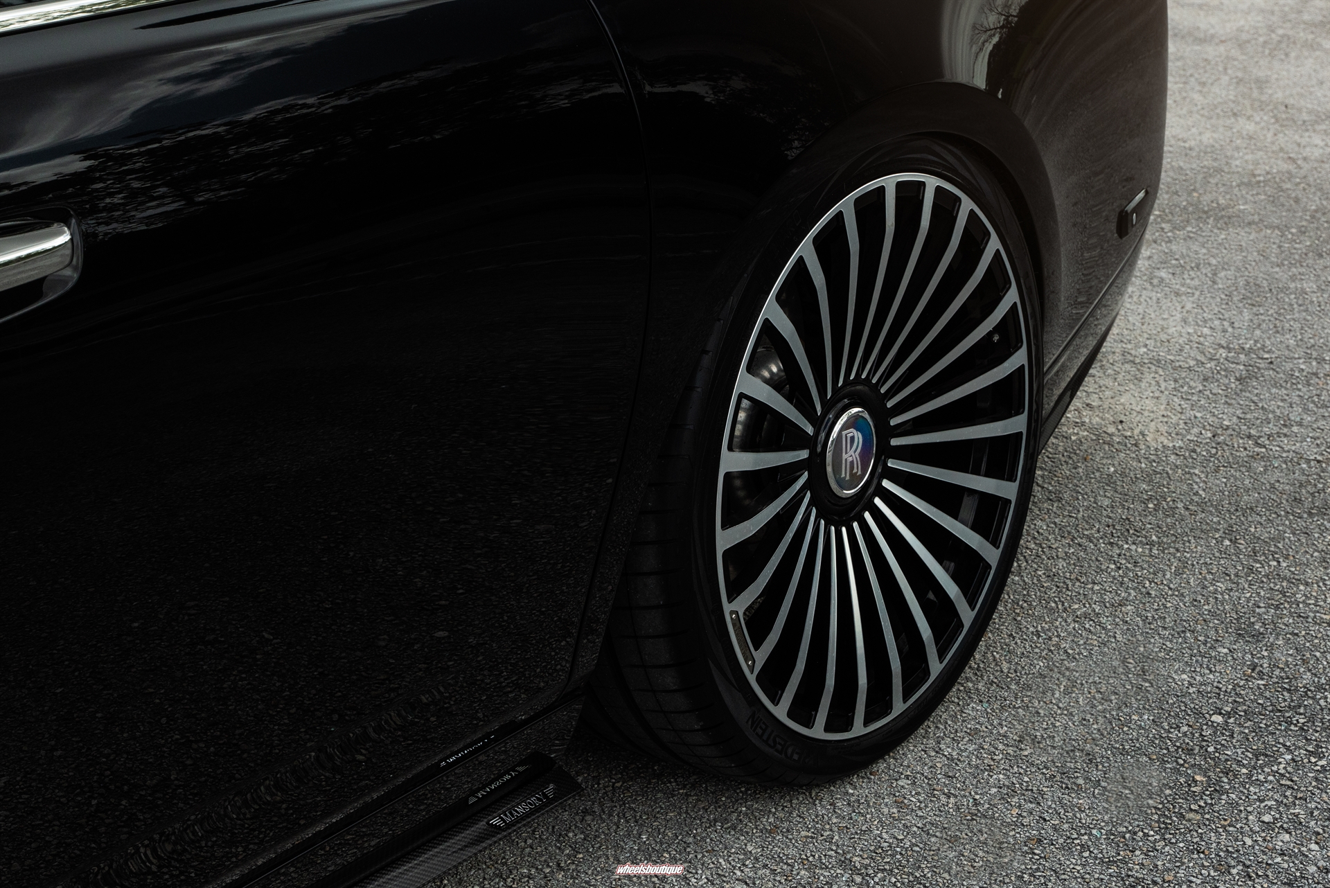 Rolls-Royce Phantom EWB with Mansory Body Kit