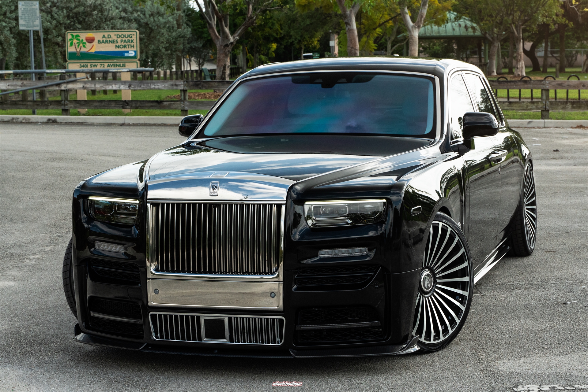 Rolls-Royce Phantom EWB with Mansory Body Kit