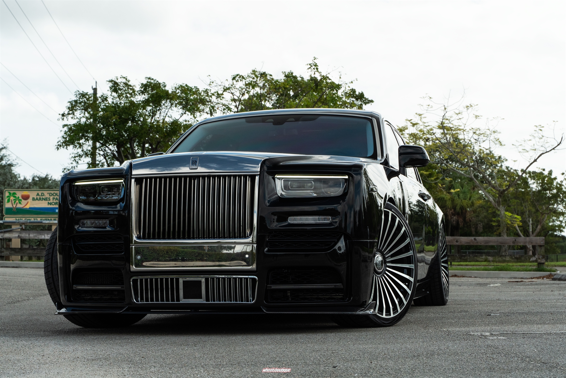 Rolls-Royce Phantom EWB with Mansory Body Kit