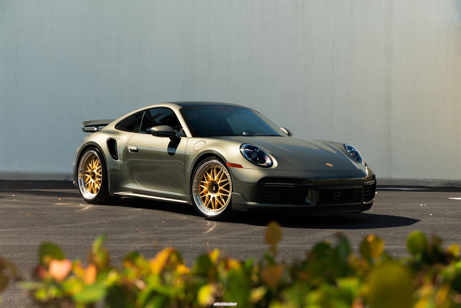 Porsche 992 Turbo S | Aventurine Green | on HRE 540 FMR | Frozen Brushed Gold