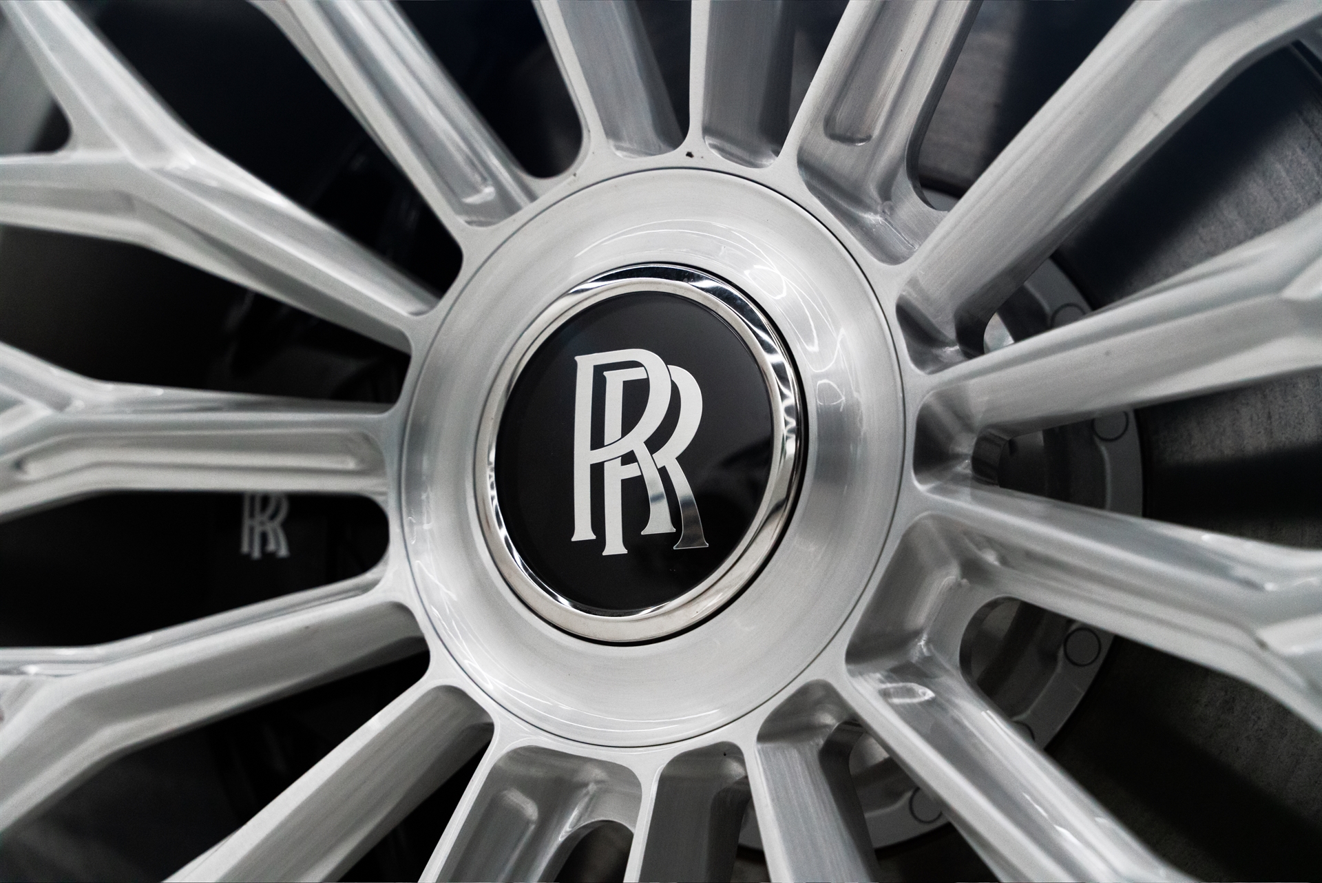 Rolls-Royce Spectre | Black Diamond | 1886 G-015 Wheels | Brushed Clear