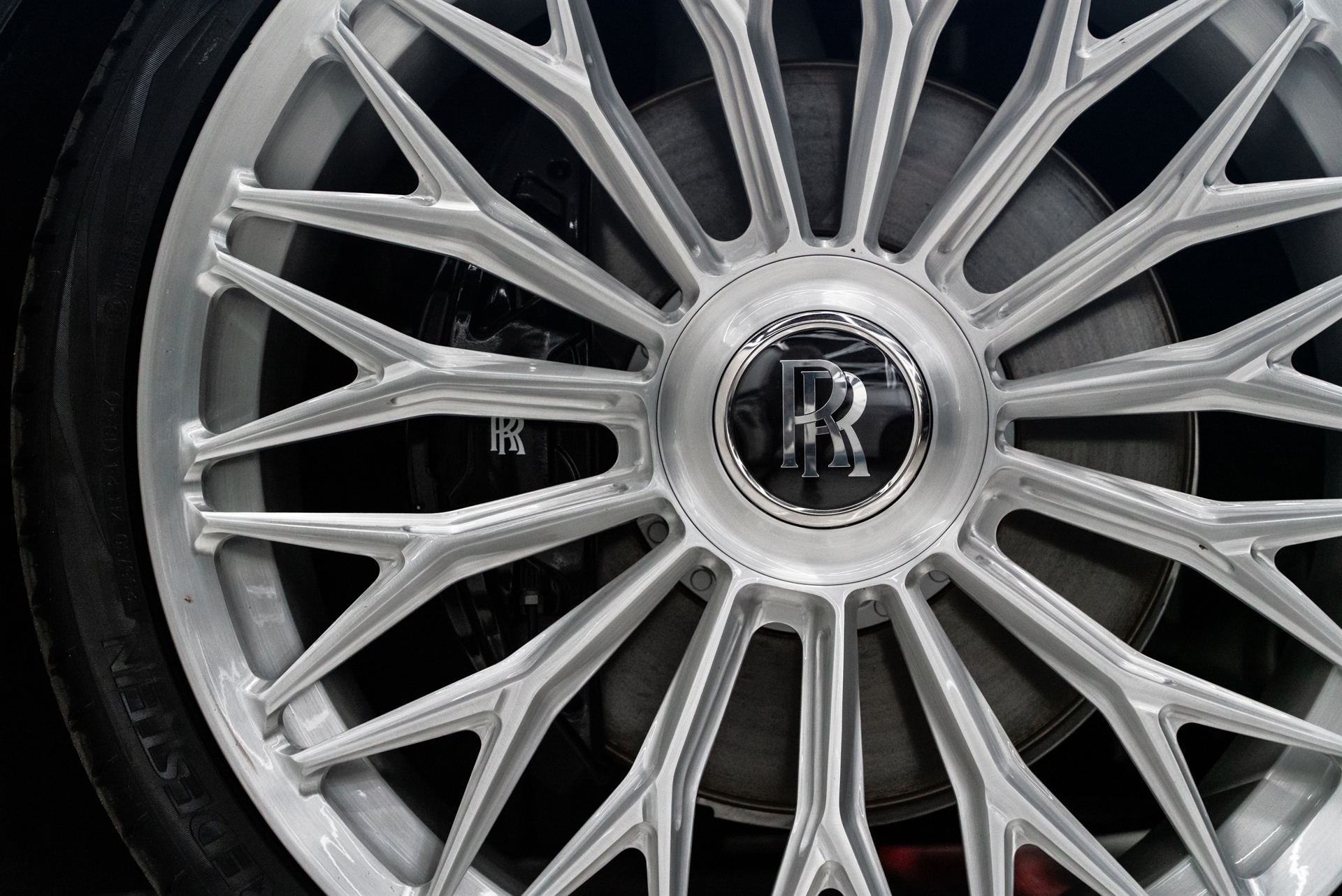 Rolls-Royce Spectre | Black Diamond | 1886 G-015 Wheels | Brushed Clear