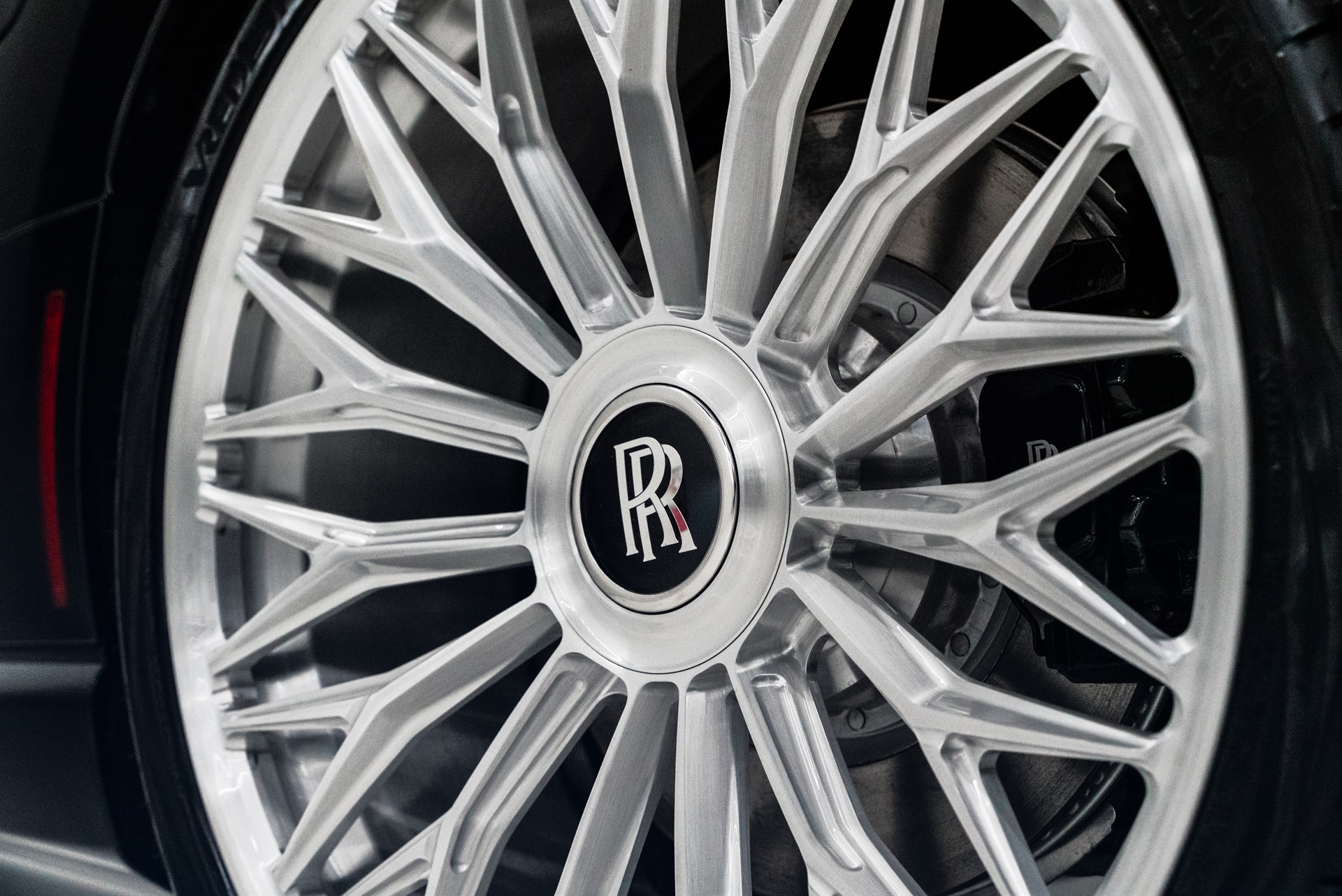 Rolls-Royce Spectre | Black Diamond | 1886 G-015 Wheels | Brushed Clear