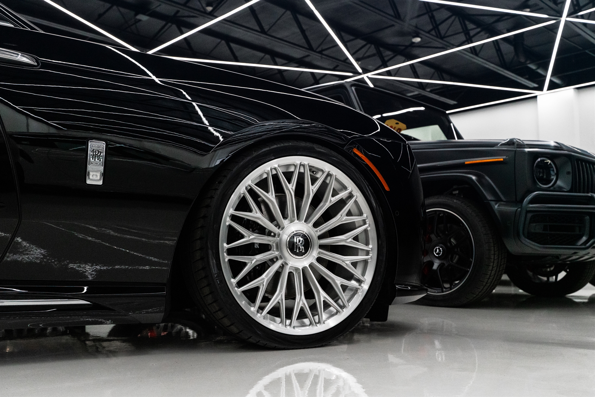 Rolls-Royce Spectre | Black Diamond | 1886 G-015 Wheels | Brushed Clear