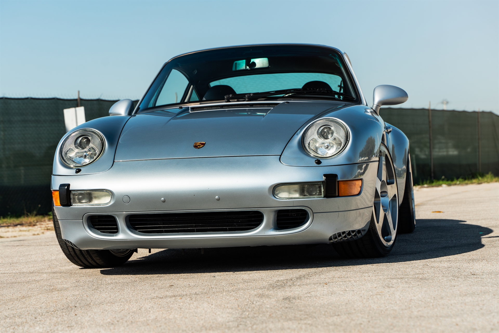 Porsche 993 Turbo  – Polar Silver on HRE 305M