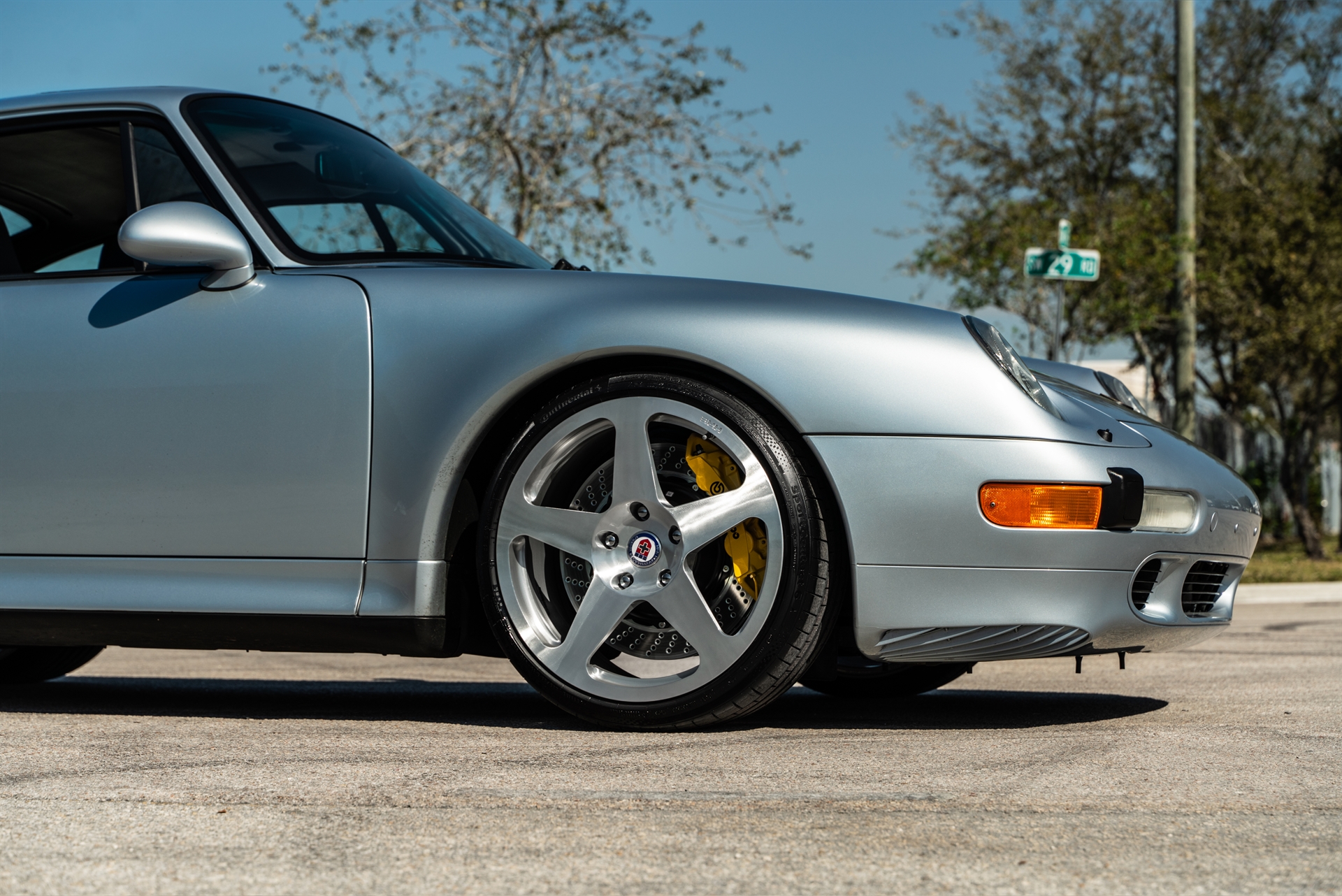 Porsche 993 Turbo  – Polar Silver on HRE 305M