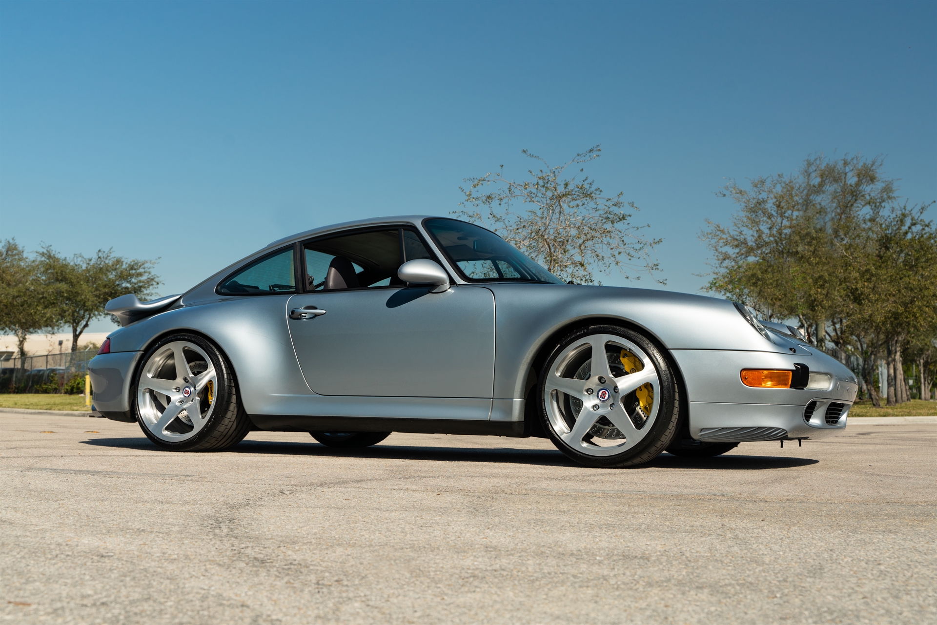 Porsche 993 Turbo  – Polar Silver on HRE 305M