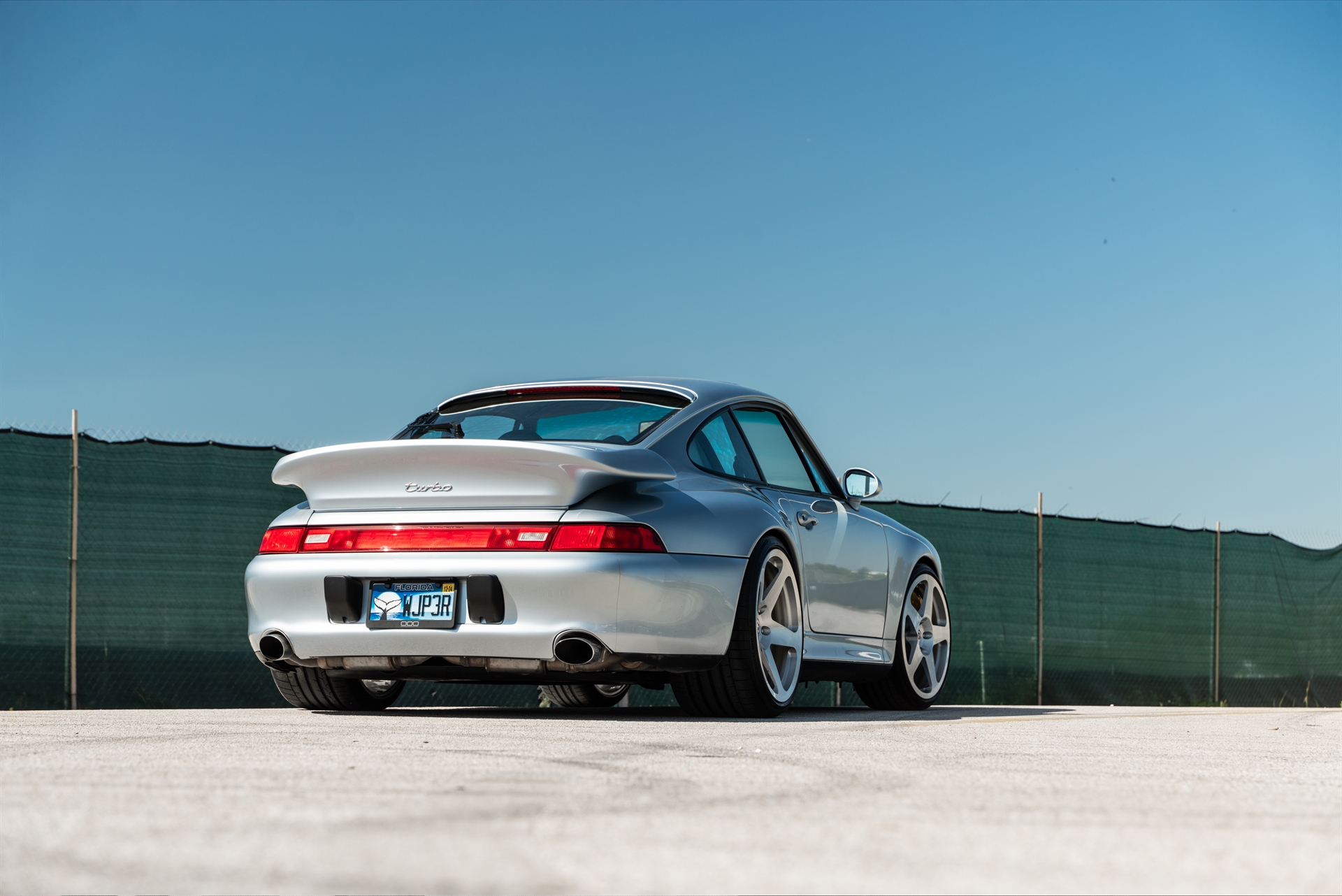 Porsche 993 Turbo  – Polar Silver on HRE 305M