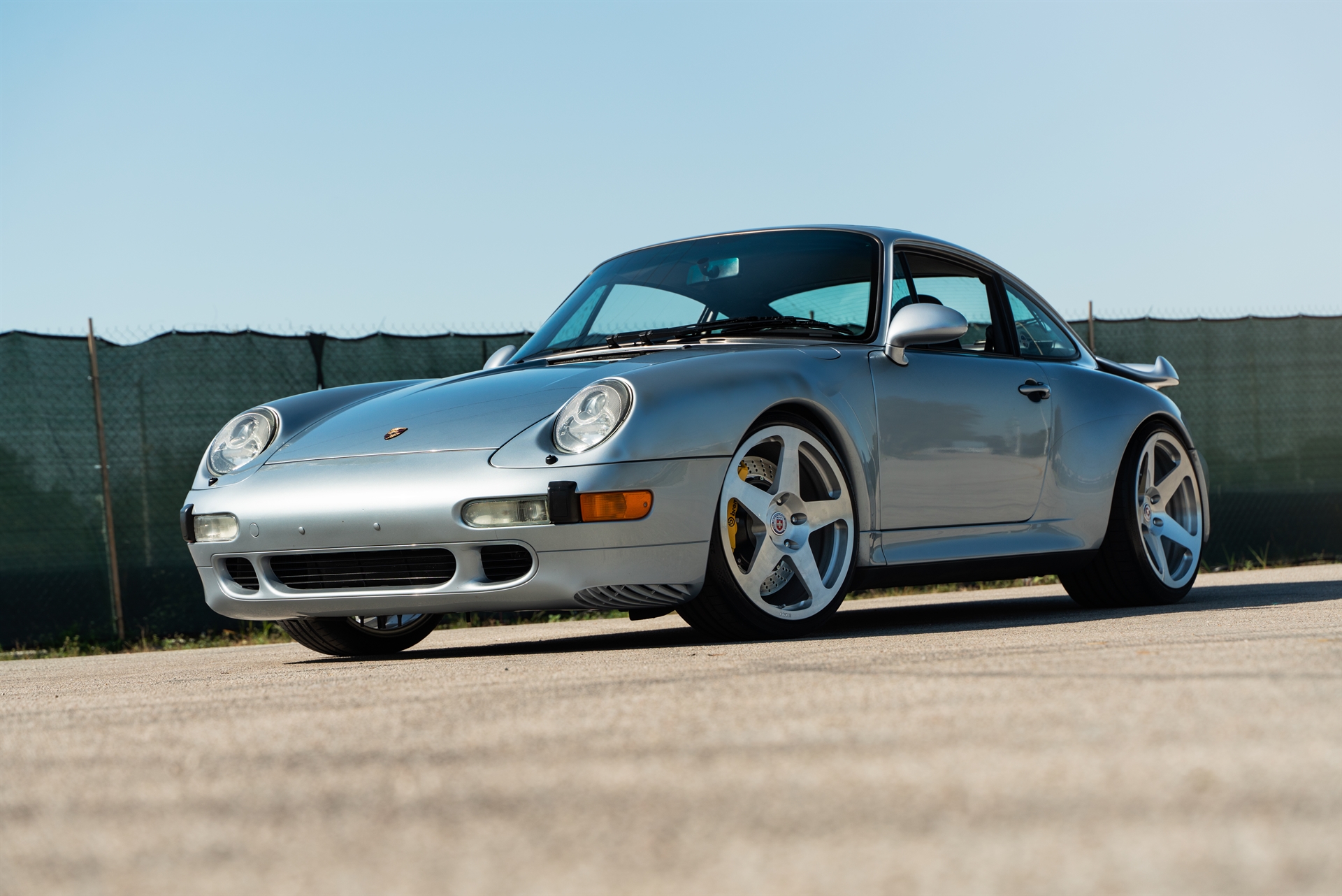Porsche 993 Turbo  – Polar Silver on HRE 305M