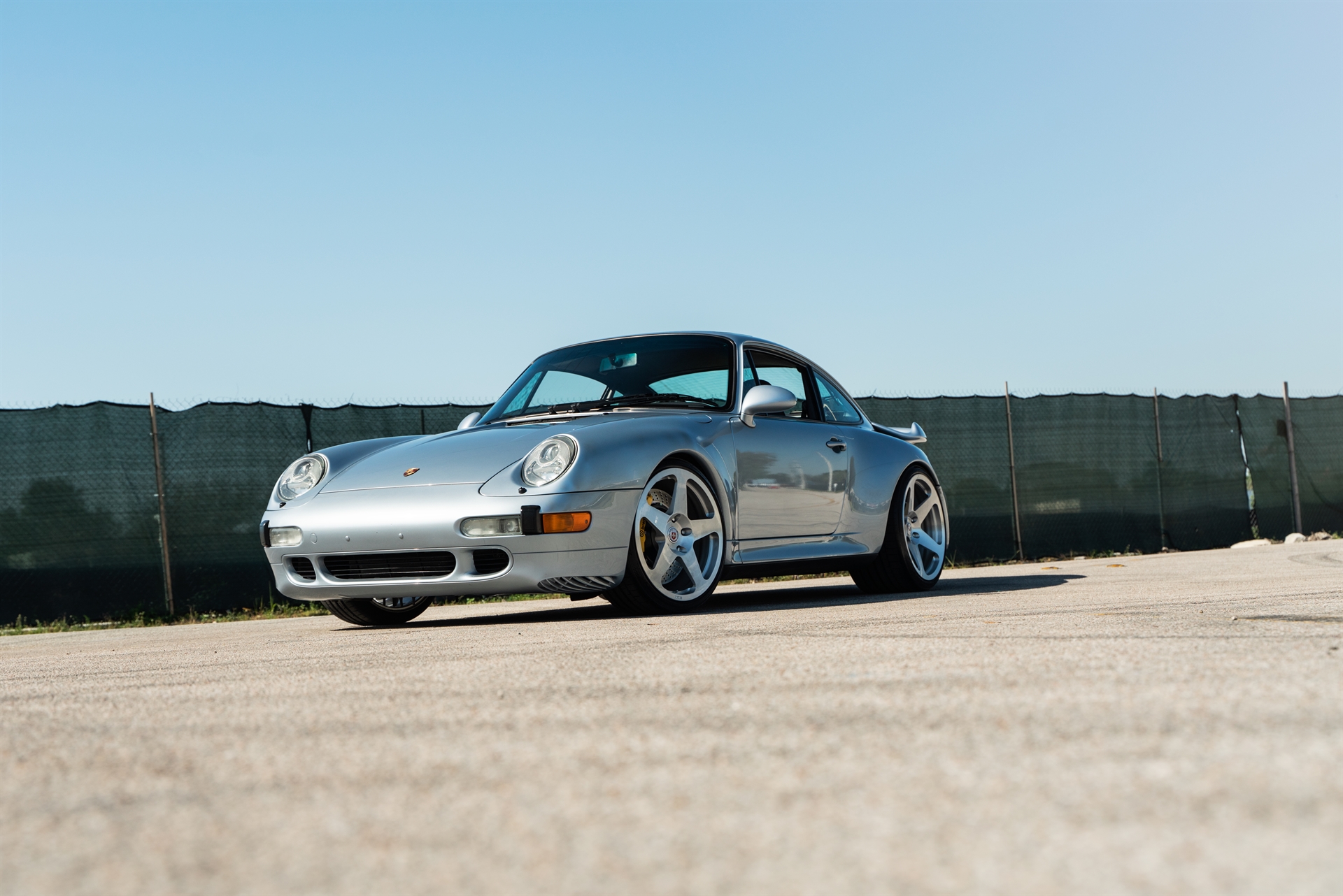Porsche 993 Turbo  – Polar Silver on HRE 305M