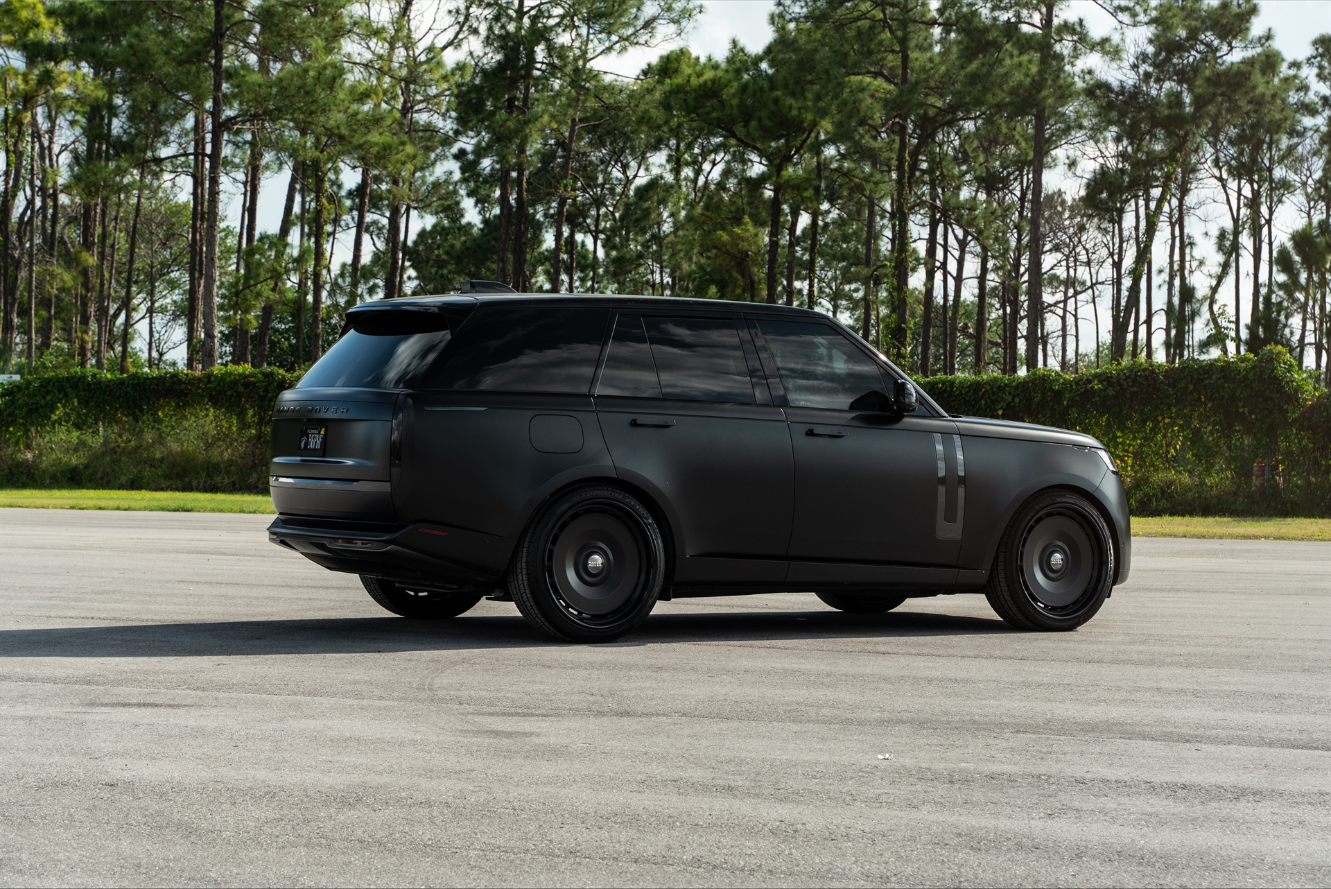 Land Rover Range Rover HSE | Obsidian Black | Avant Garde AGL78 Wheels | Satin Black