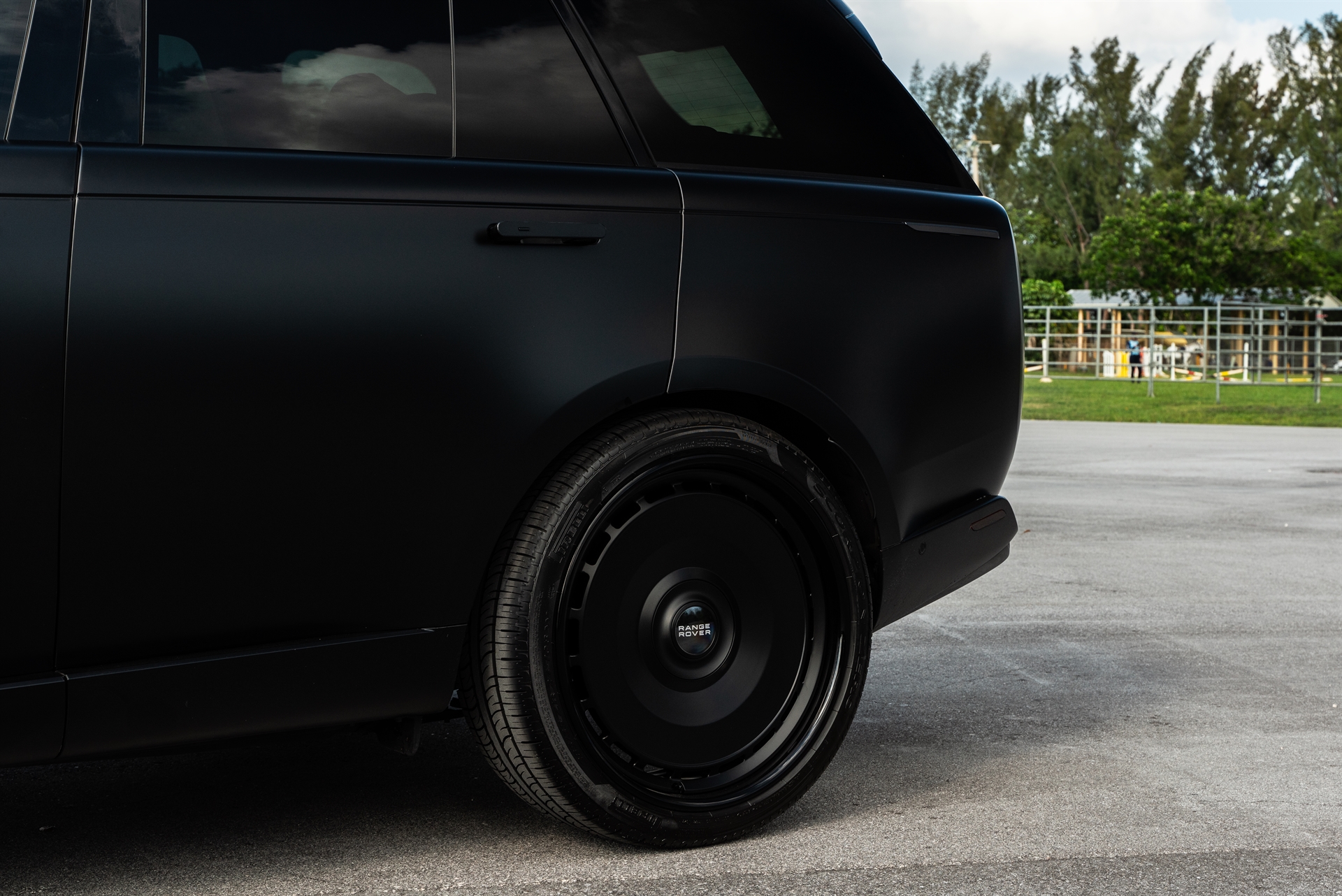 Land Rover Range Rover HSE | Obsidian Black | Avant Garde AGL78 Wheels | Satin Black